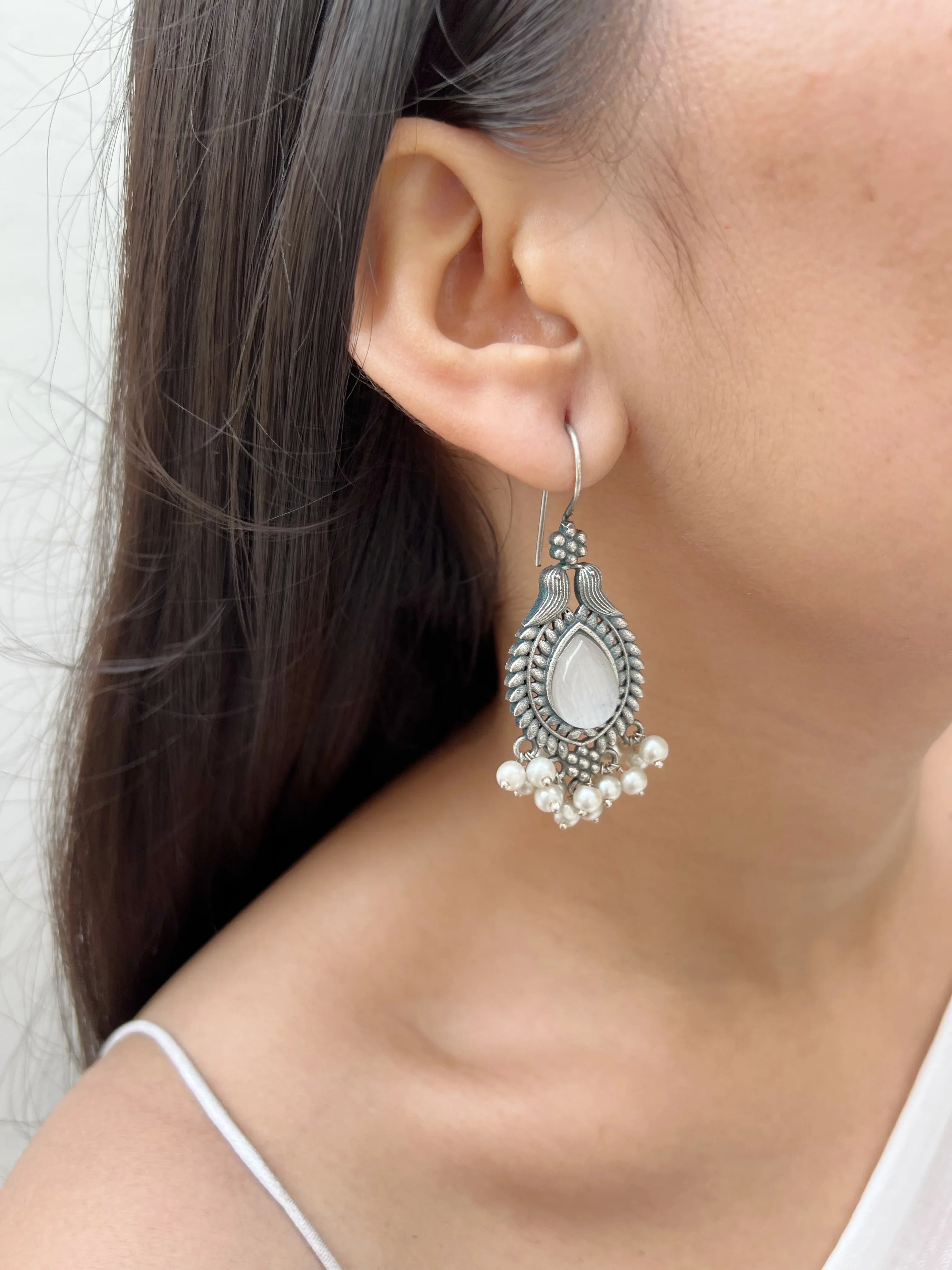 Chidiya Moti Hook Earring - Jhaanjhariya