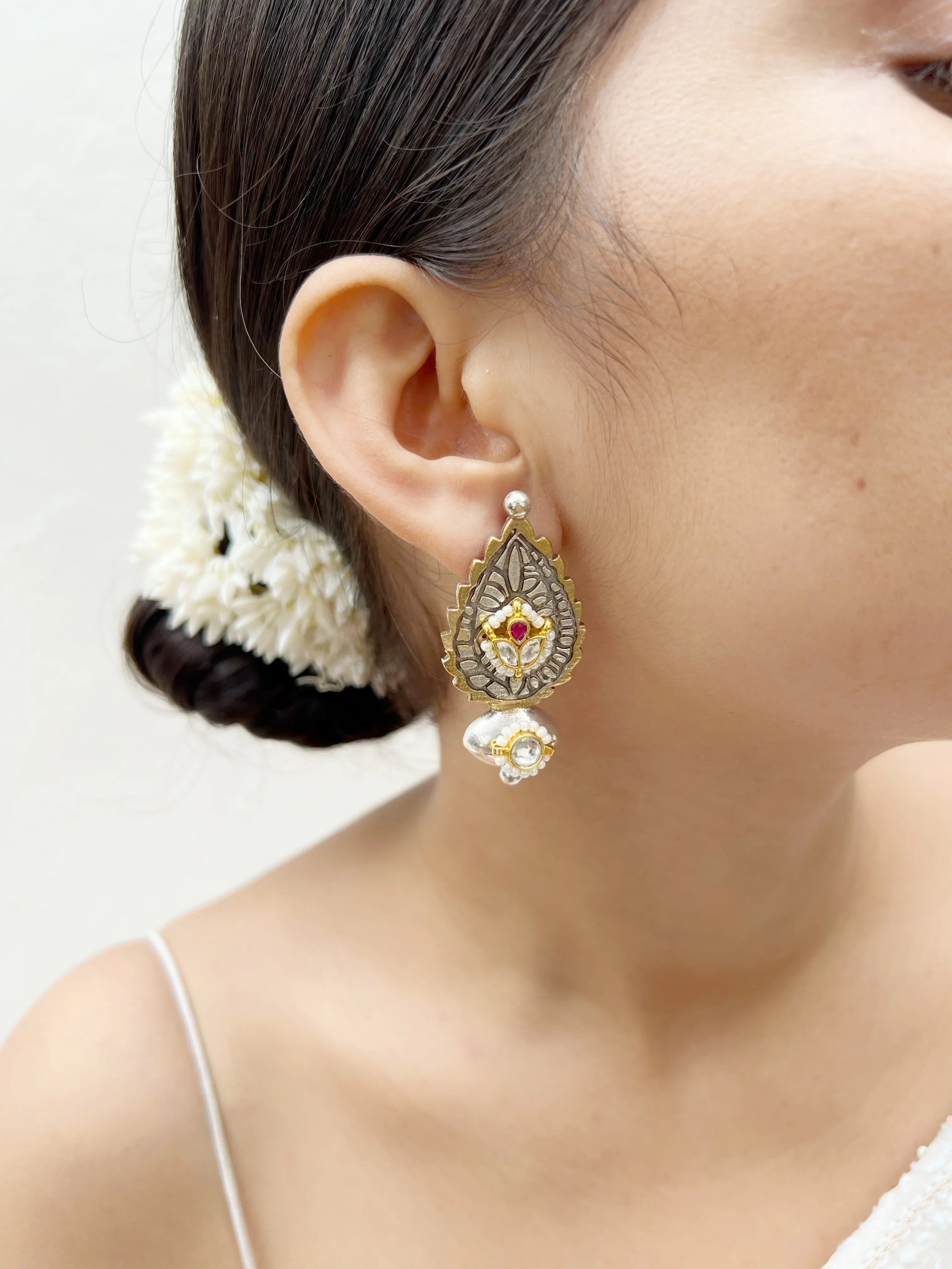 Rattan Studs - Jhaanjhariya