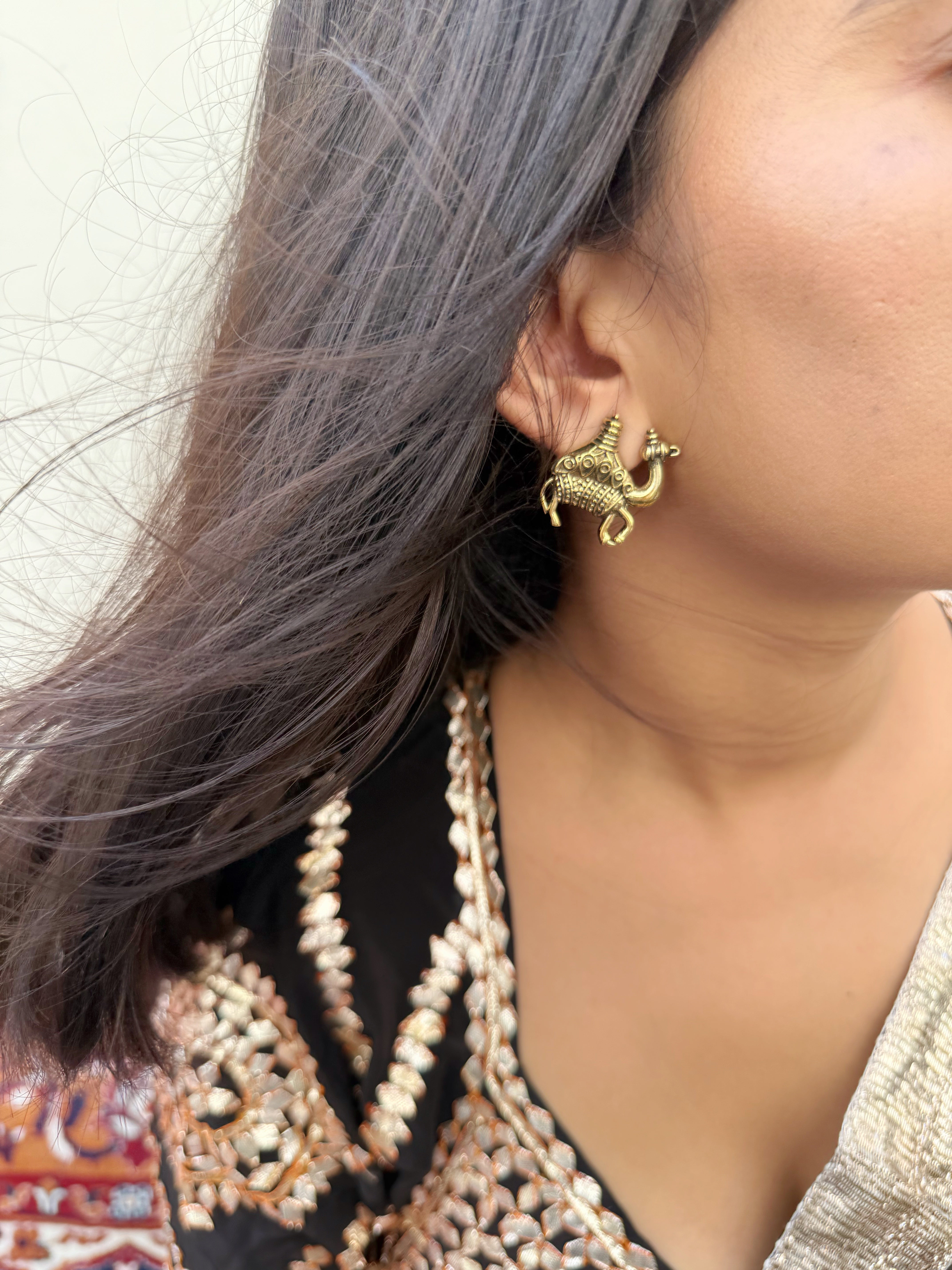Sona Camel Studs