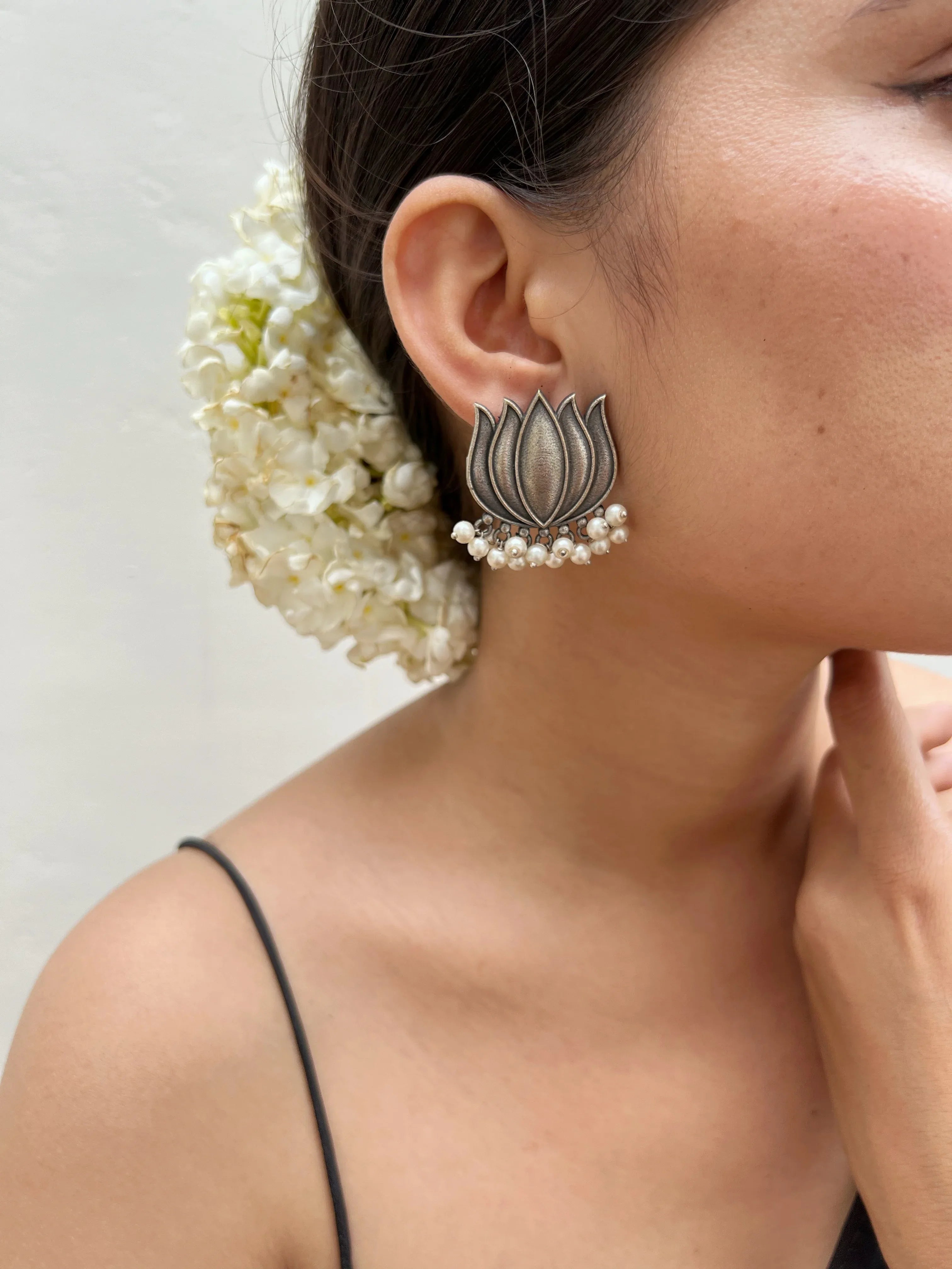 Kamal Moti Studs - Jhaanjhariya