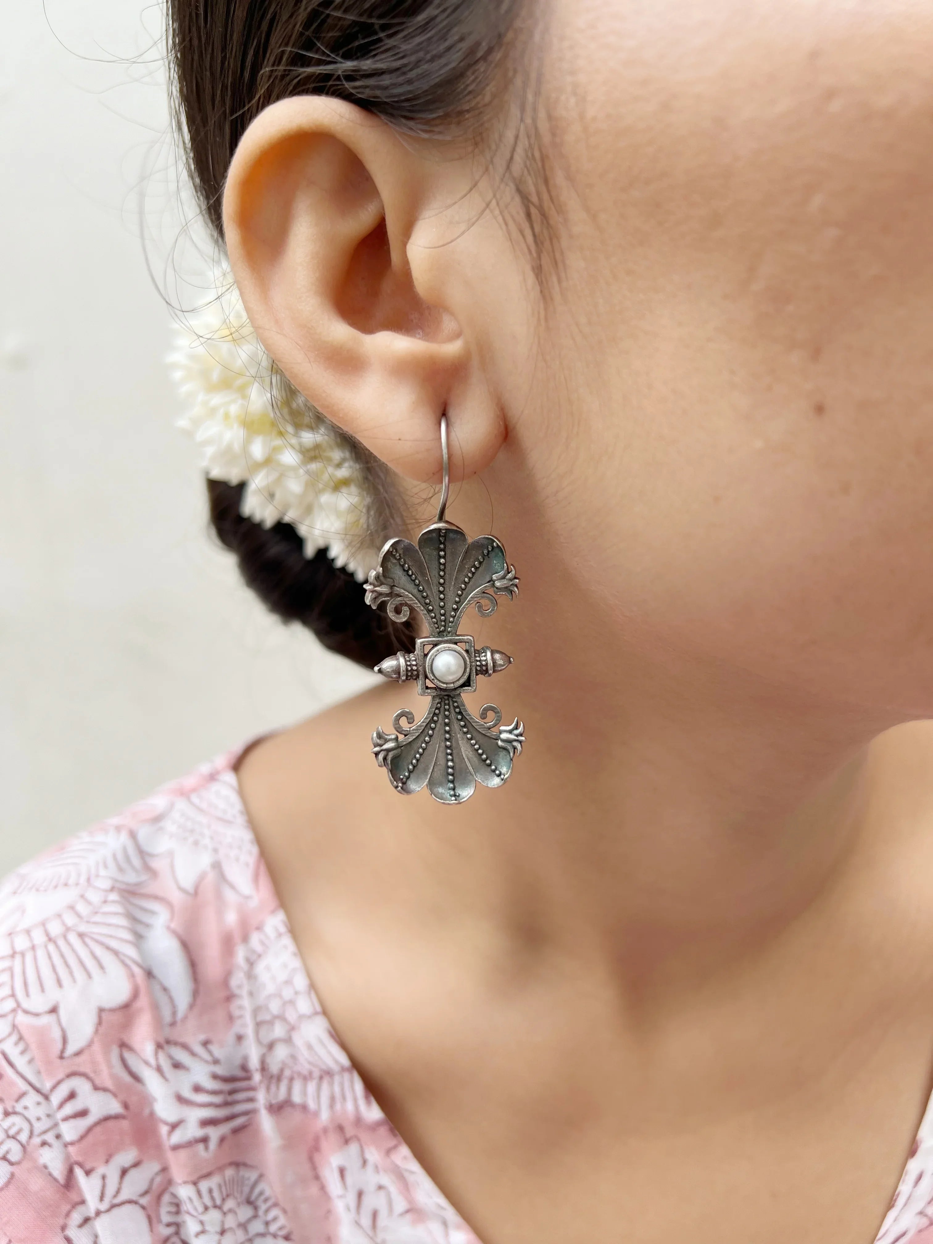 Aadrita Hook Earrings - Jhaanjhariya