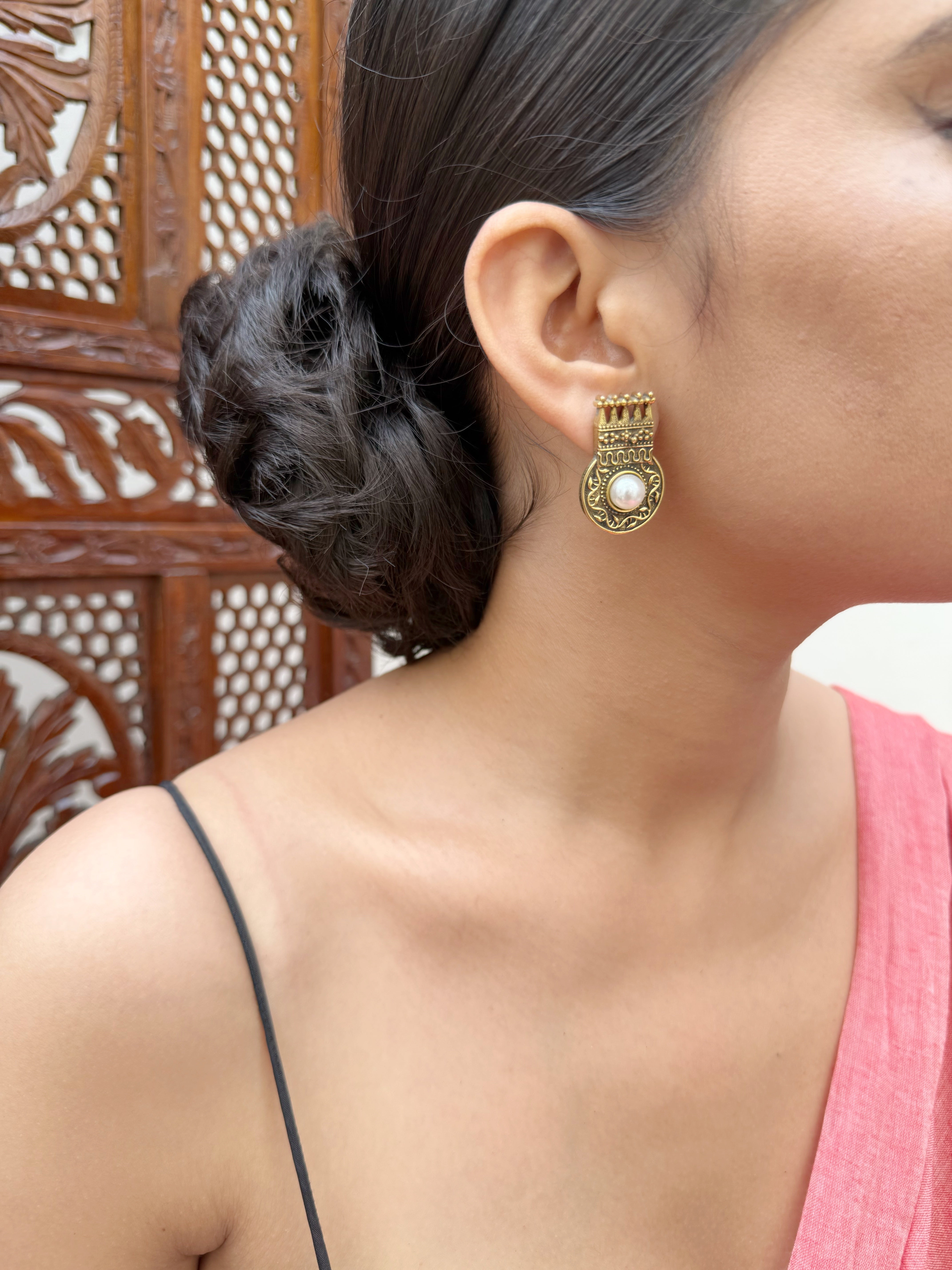 Sona Round Pearl Earrings