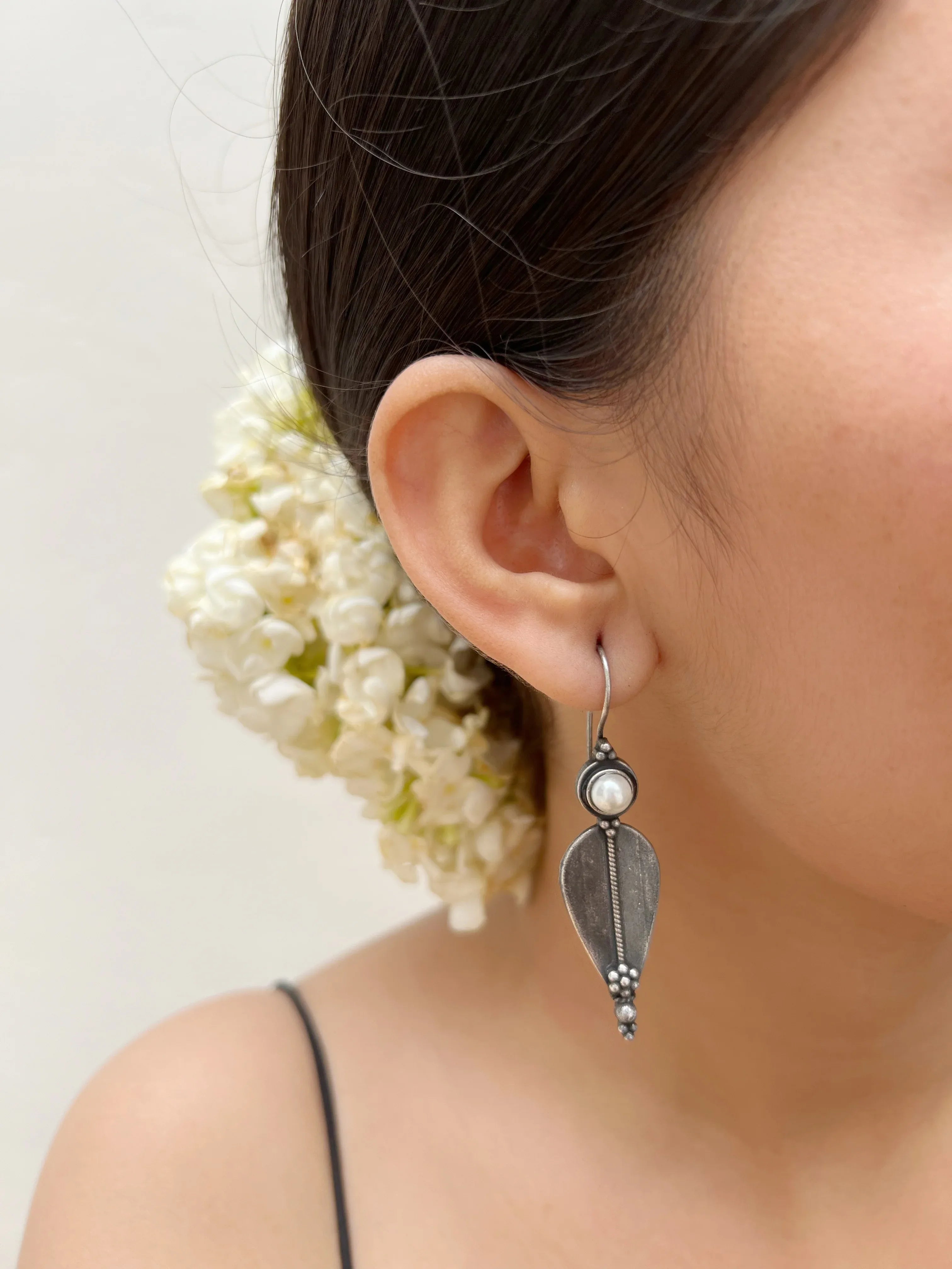 Pearl Leaf Hook Earrings - Jhaanjhariya