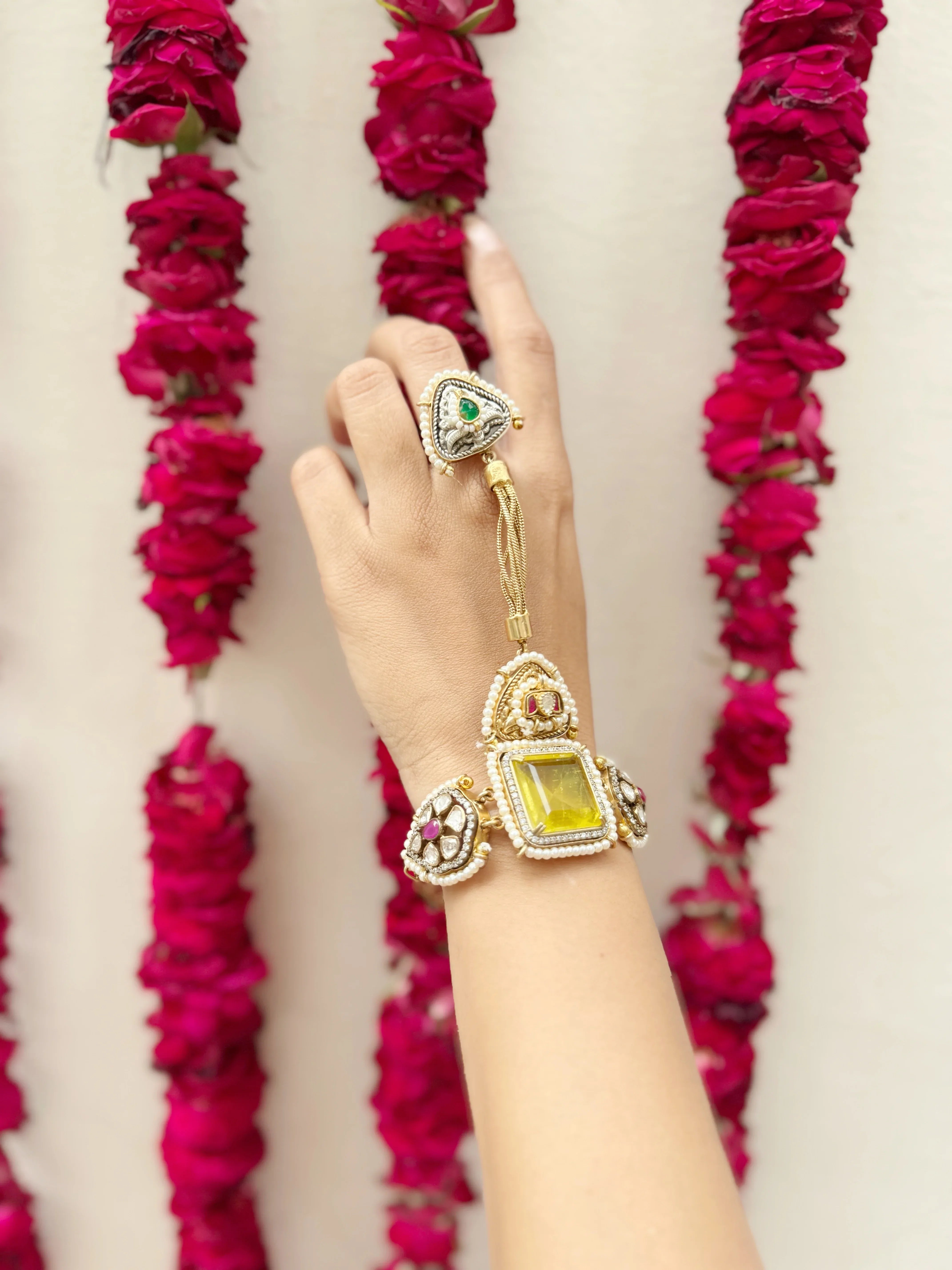 Nazakat Hathphool - Jhaanjhariya