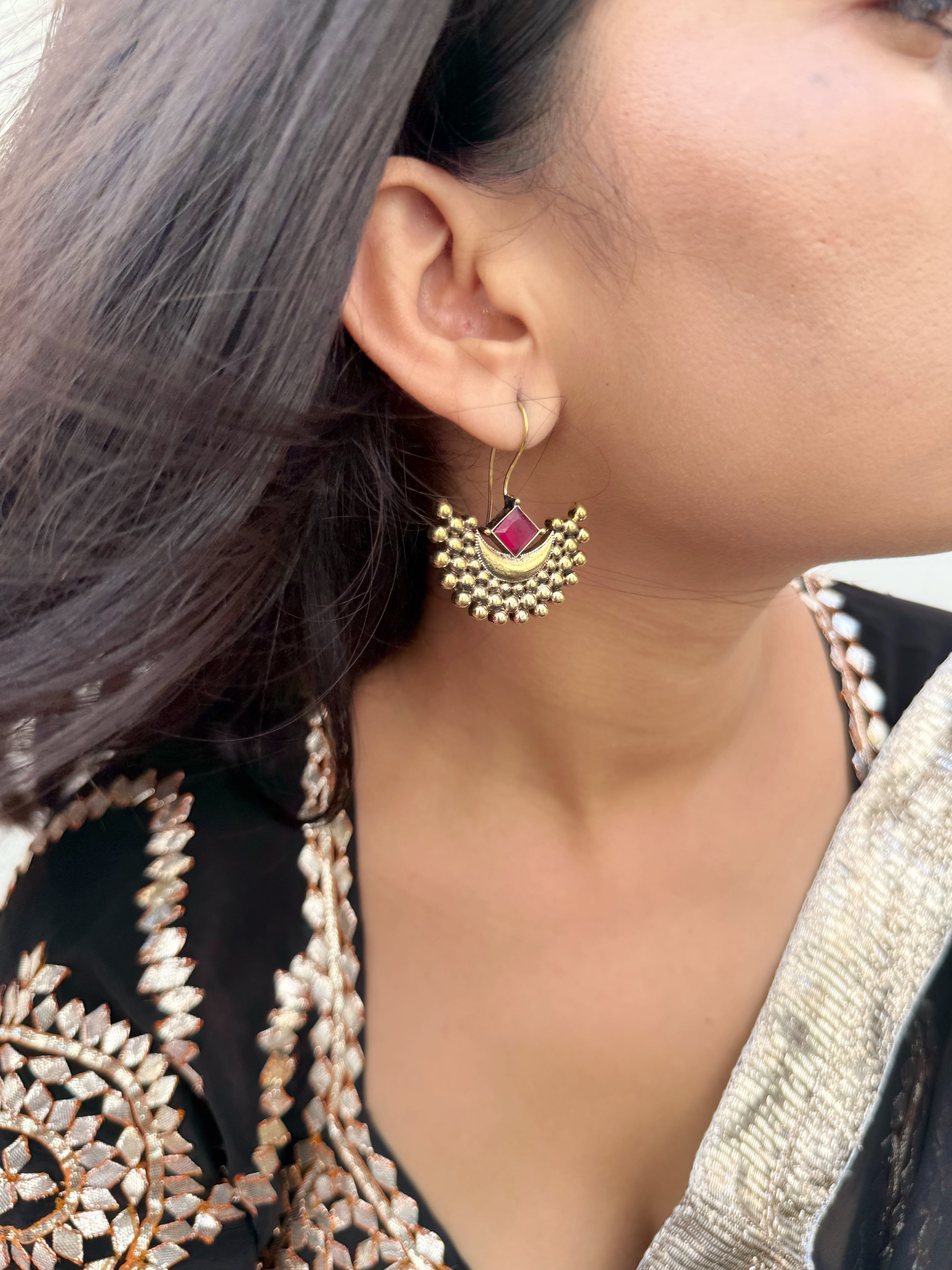 Sona Chand Moti Hook Earring