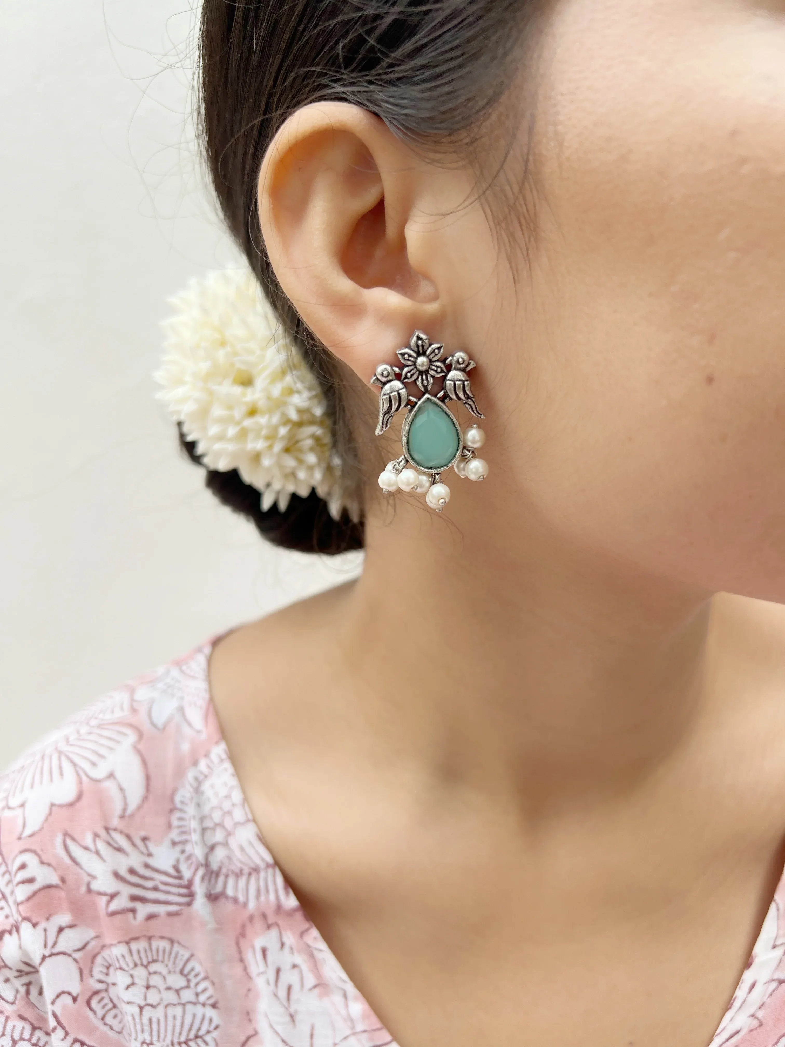 Chahek Stone Studs - Jhaanjhariya