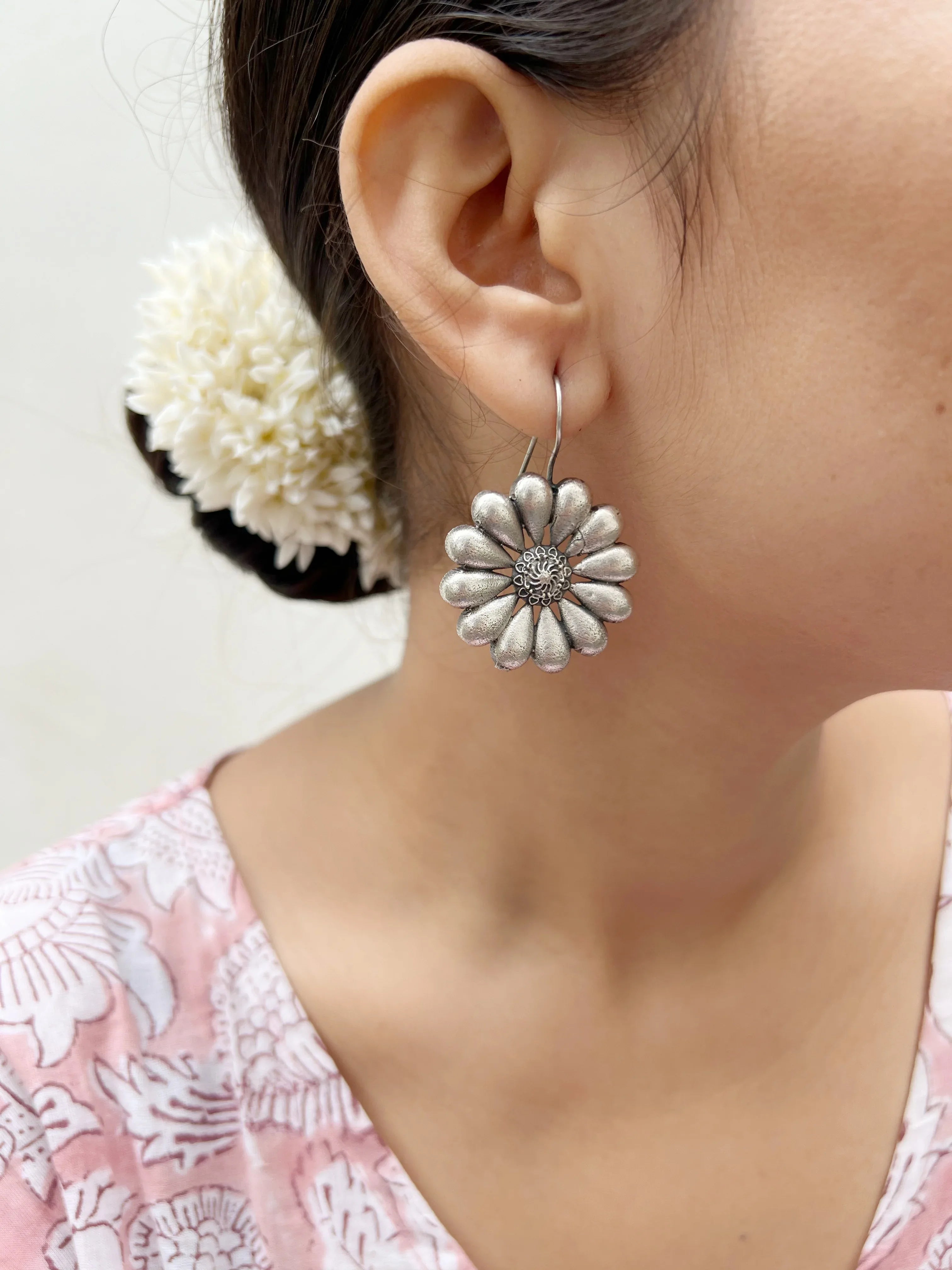 Foolmati Hook Earring - Jhaanjhariya