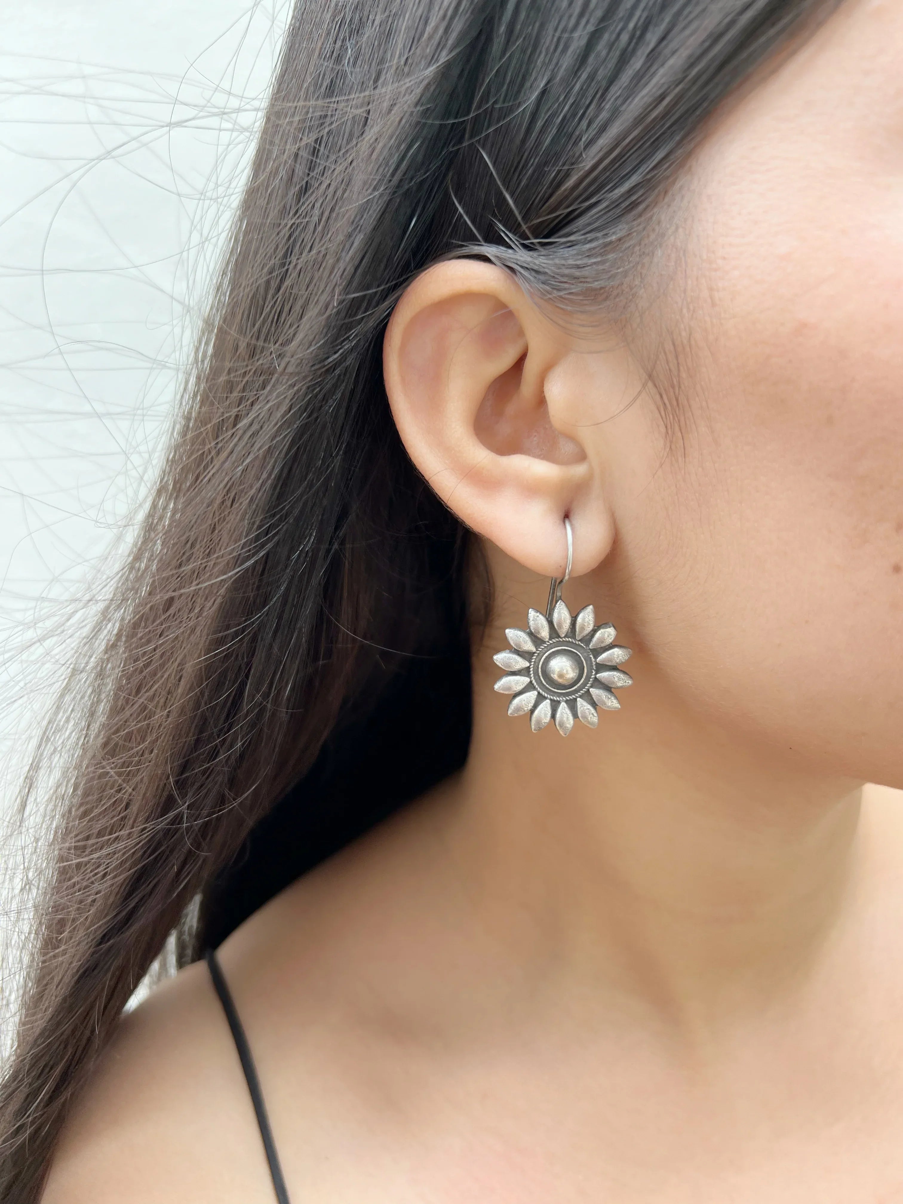 Flower Hook Earrings - Jhaanjhariya
