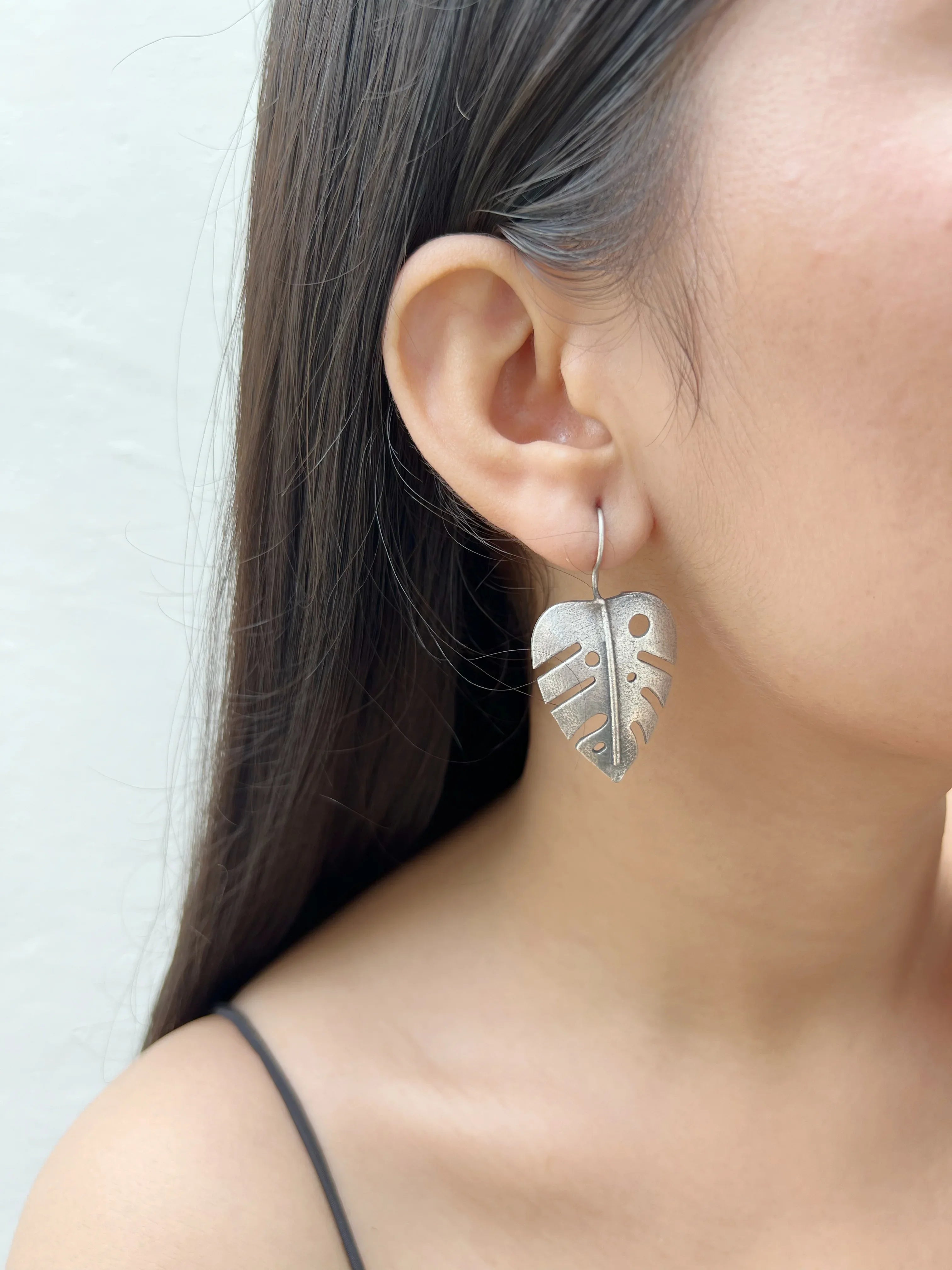 Leafy Hook Earrings - Jhaanjhariya