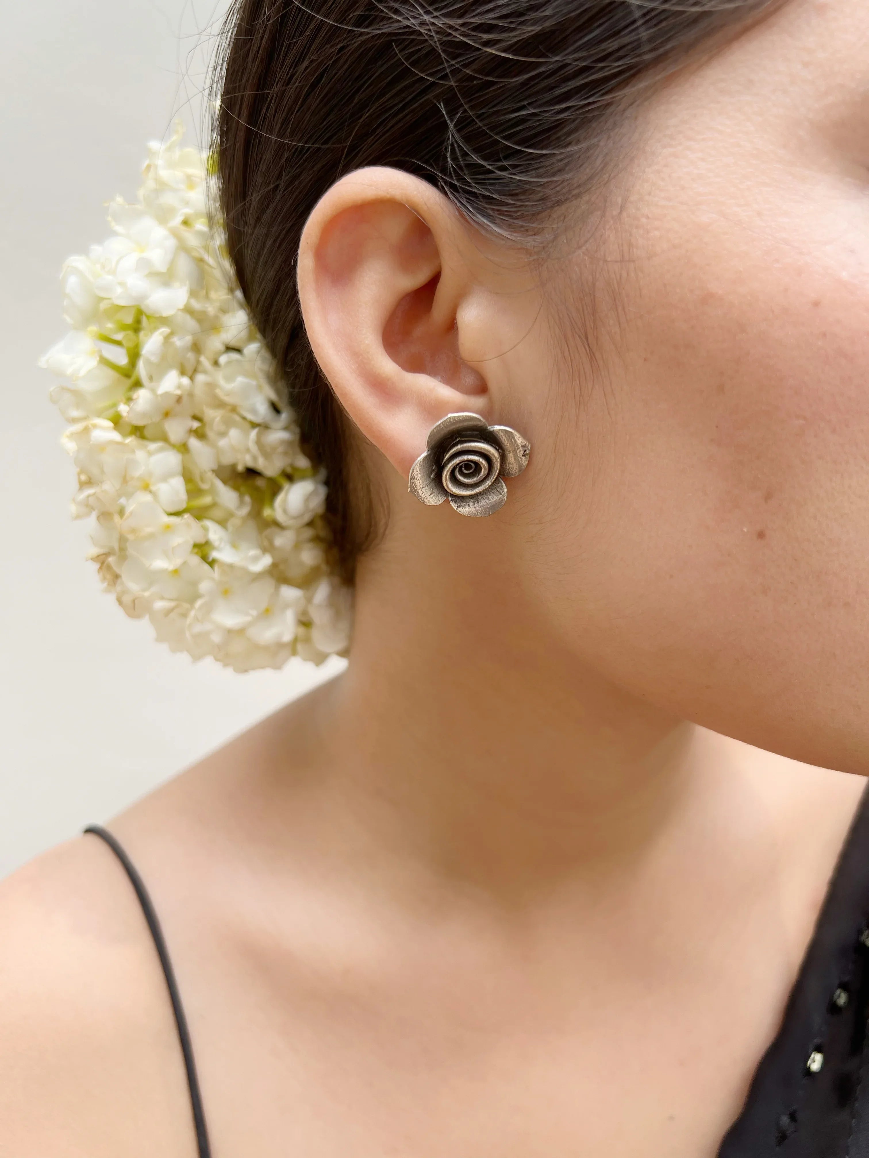 Rose studs - Jhaanjhariya