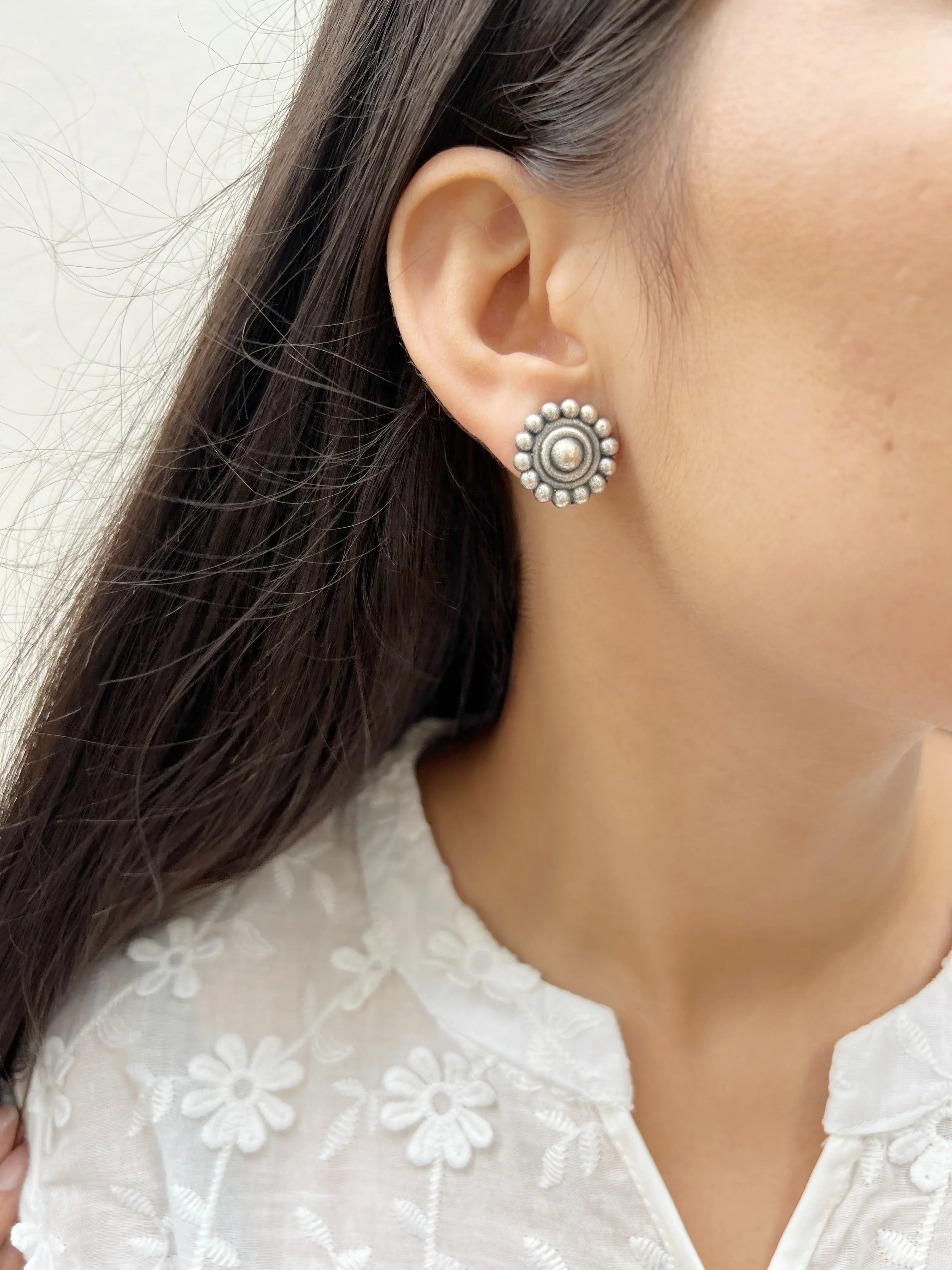 Tiny Round Studs - Jhaanjhariya
