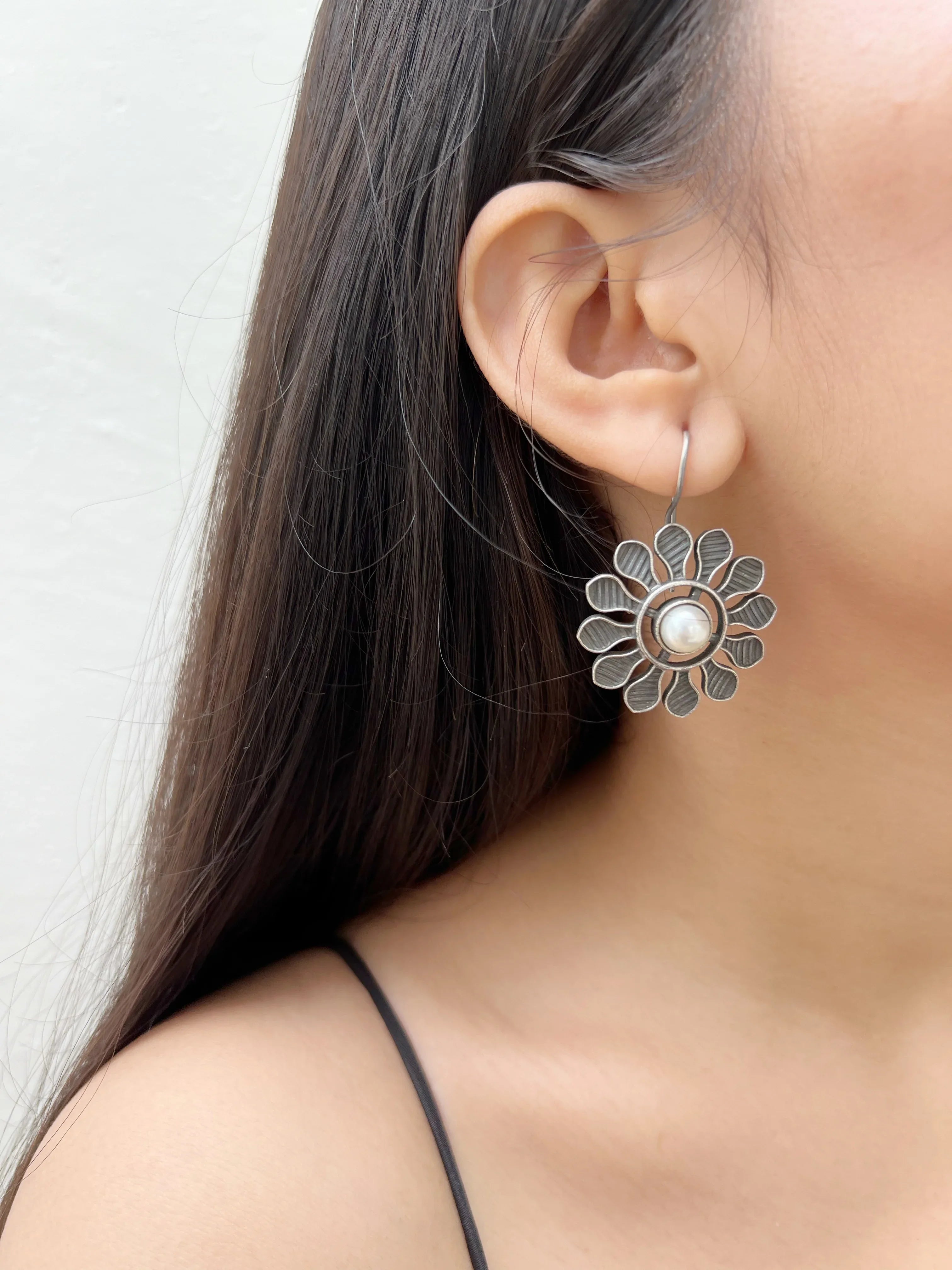 Pearl moti Hook Earrings - Jhaanjhariya