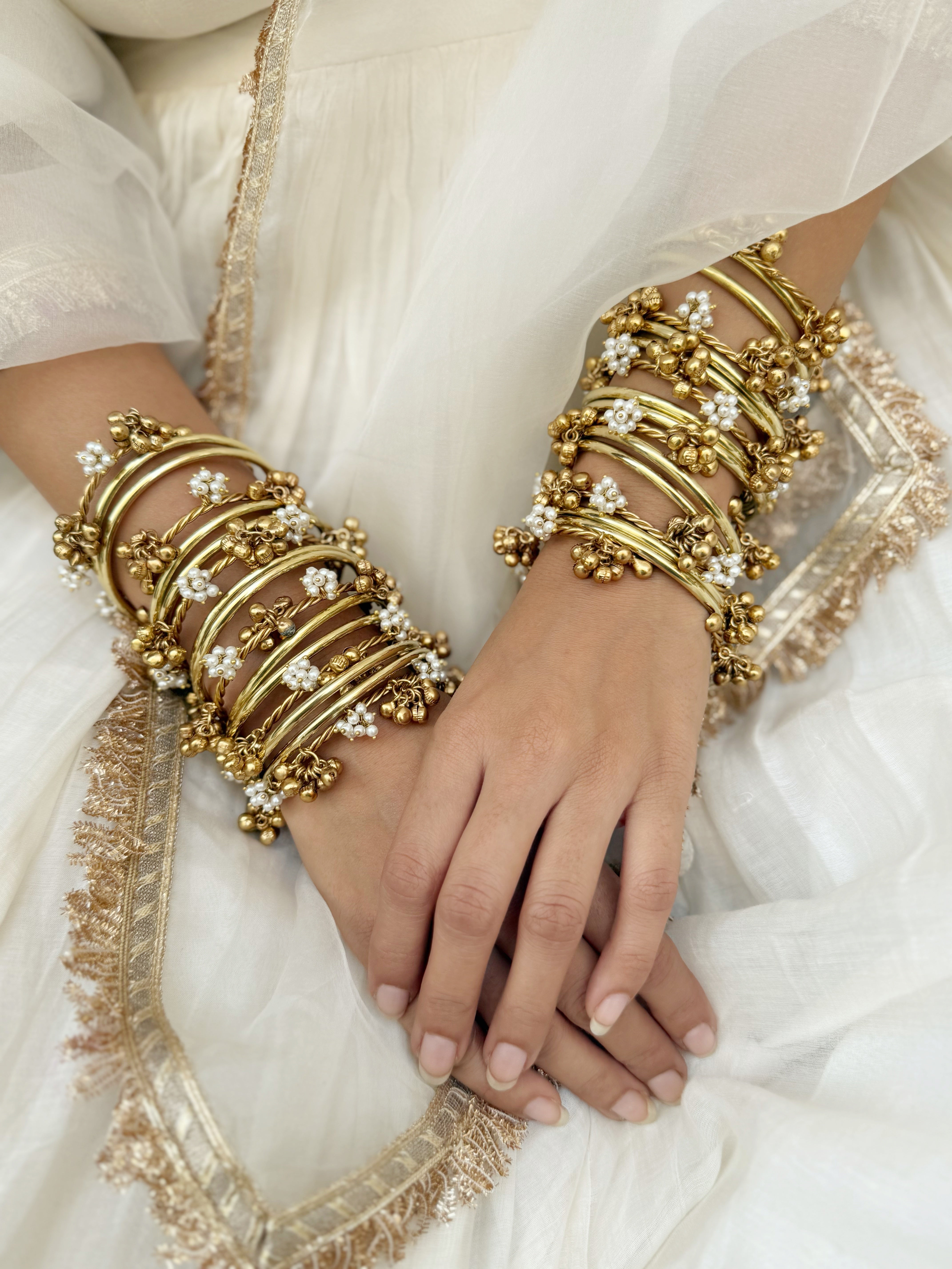 Sohni Pearl Ghunghroo Bangles ( Set of 4 )