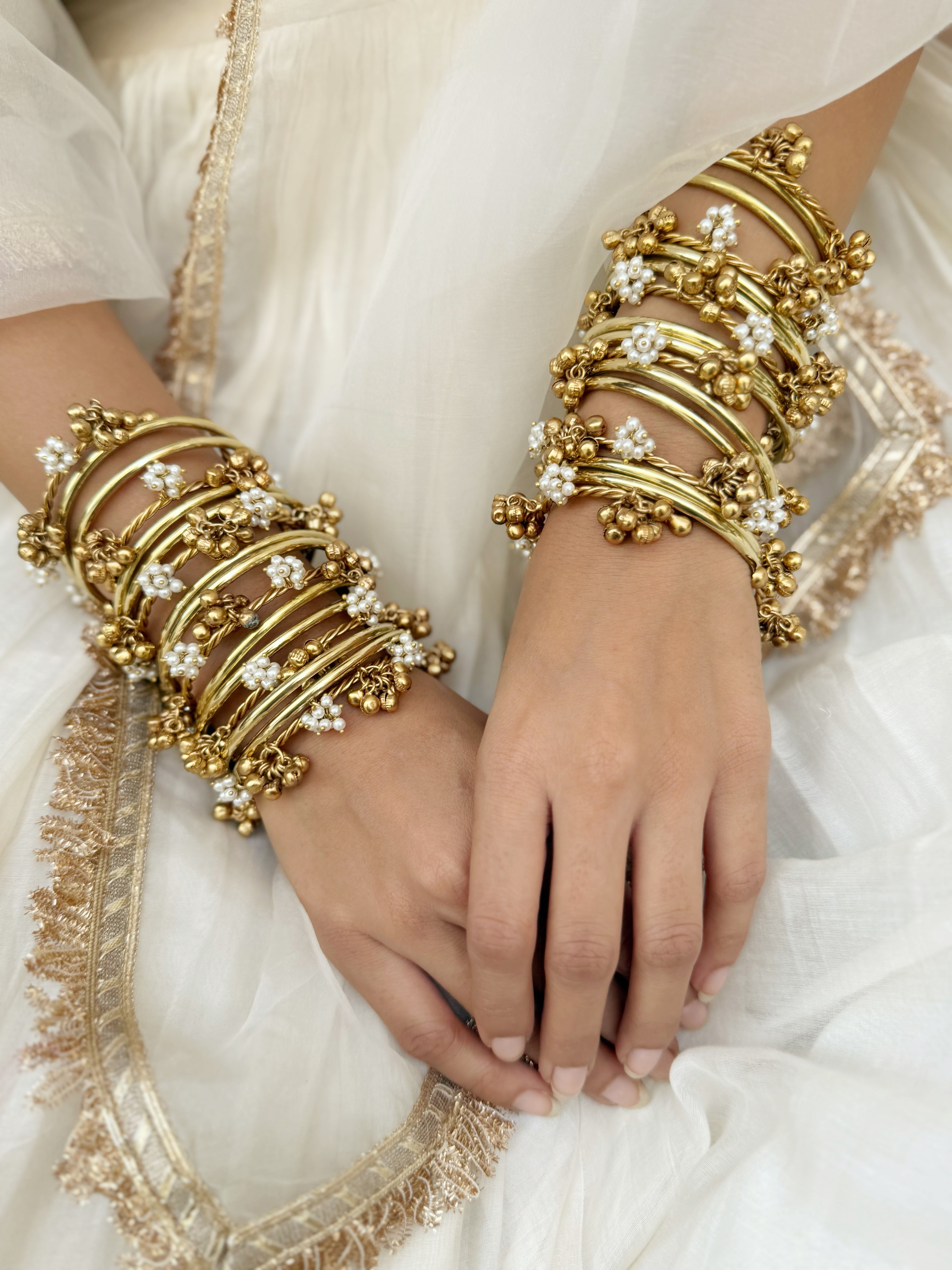 Sohni Pearl Ghunghroo Bangles ( Set of 4 )