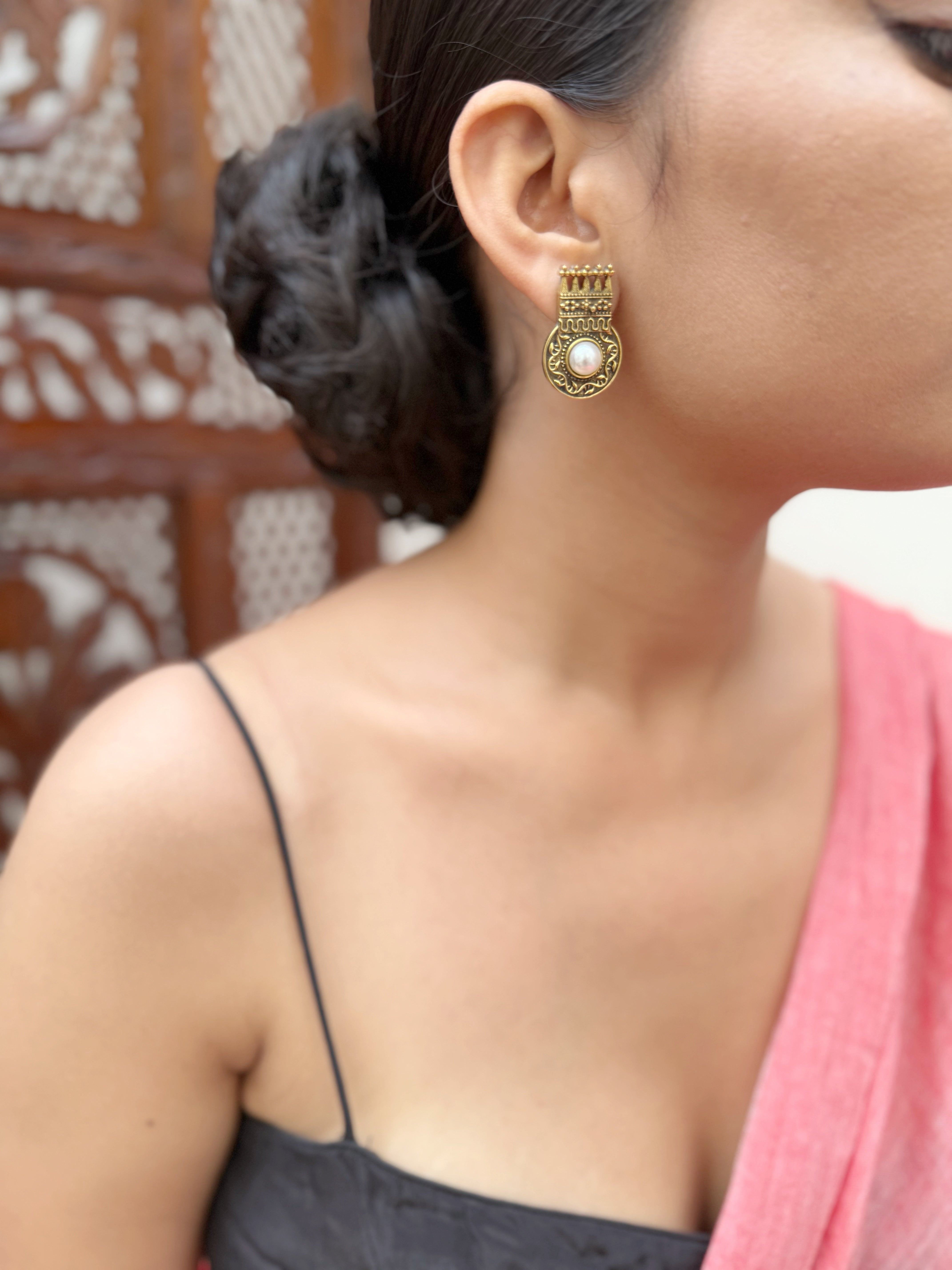 Sona Round Pearl Earrings