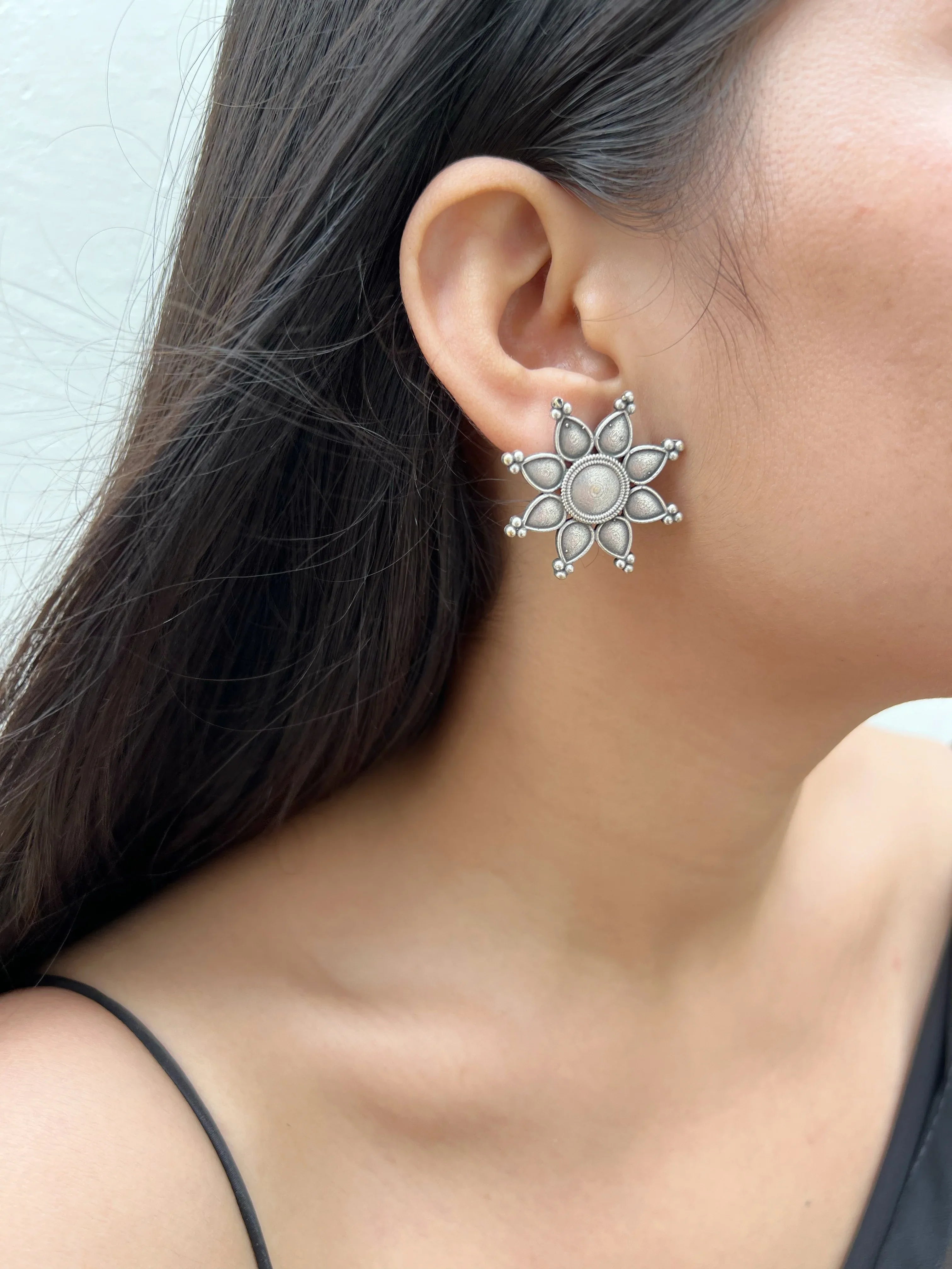 Star Embossed studs - Jhaanjhariya