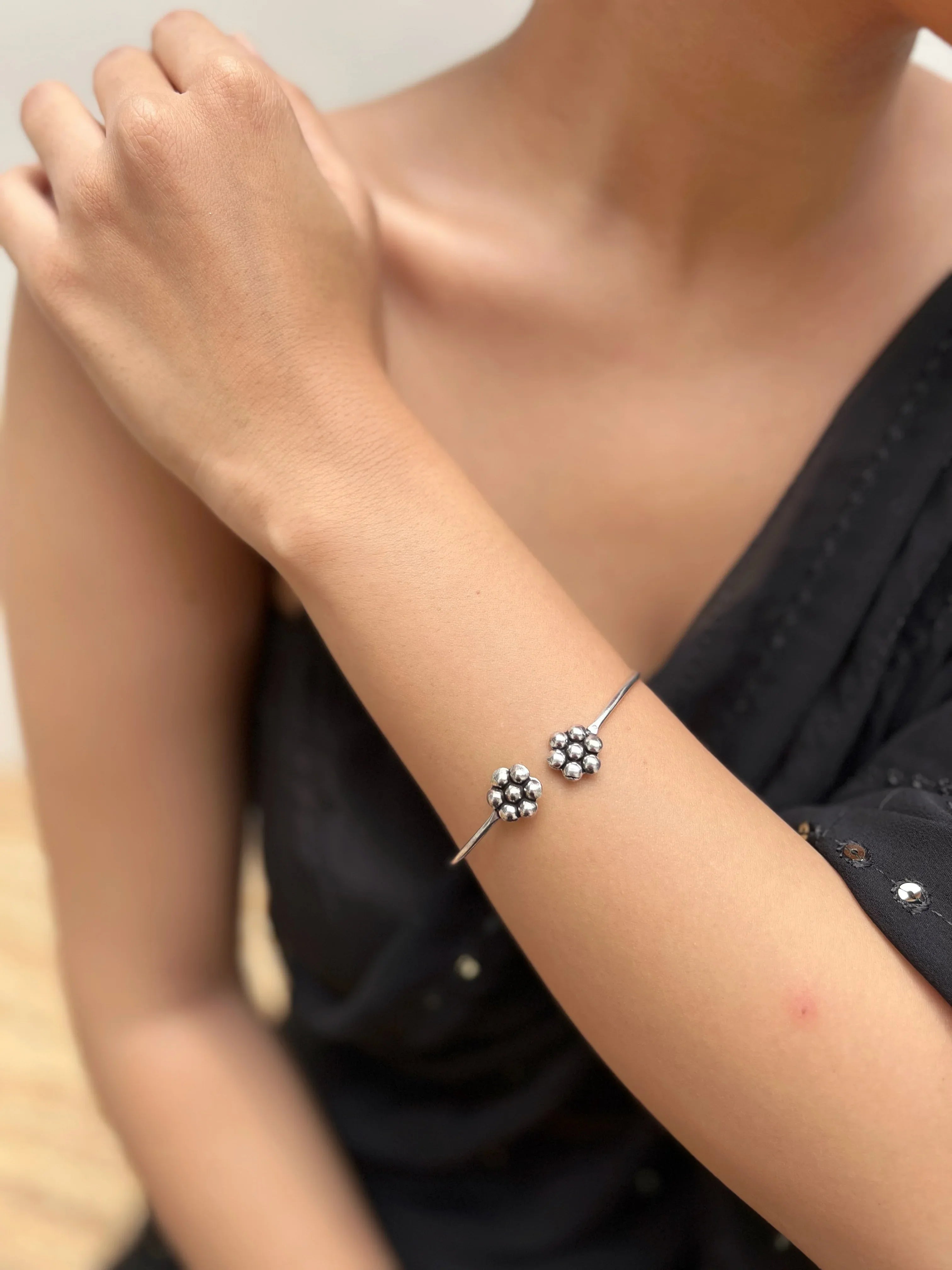 Flower Bracelet - Jhaanjhariya