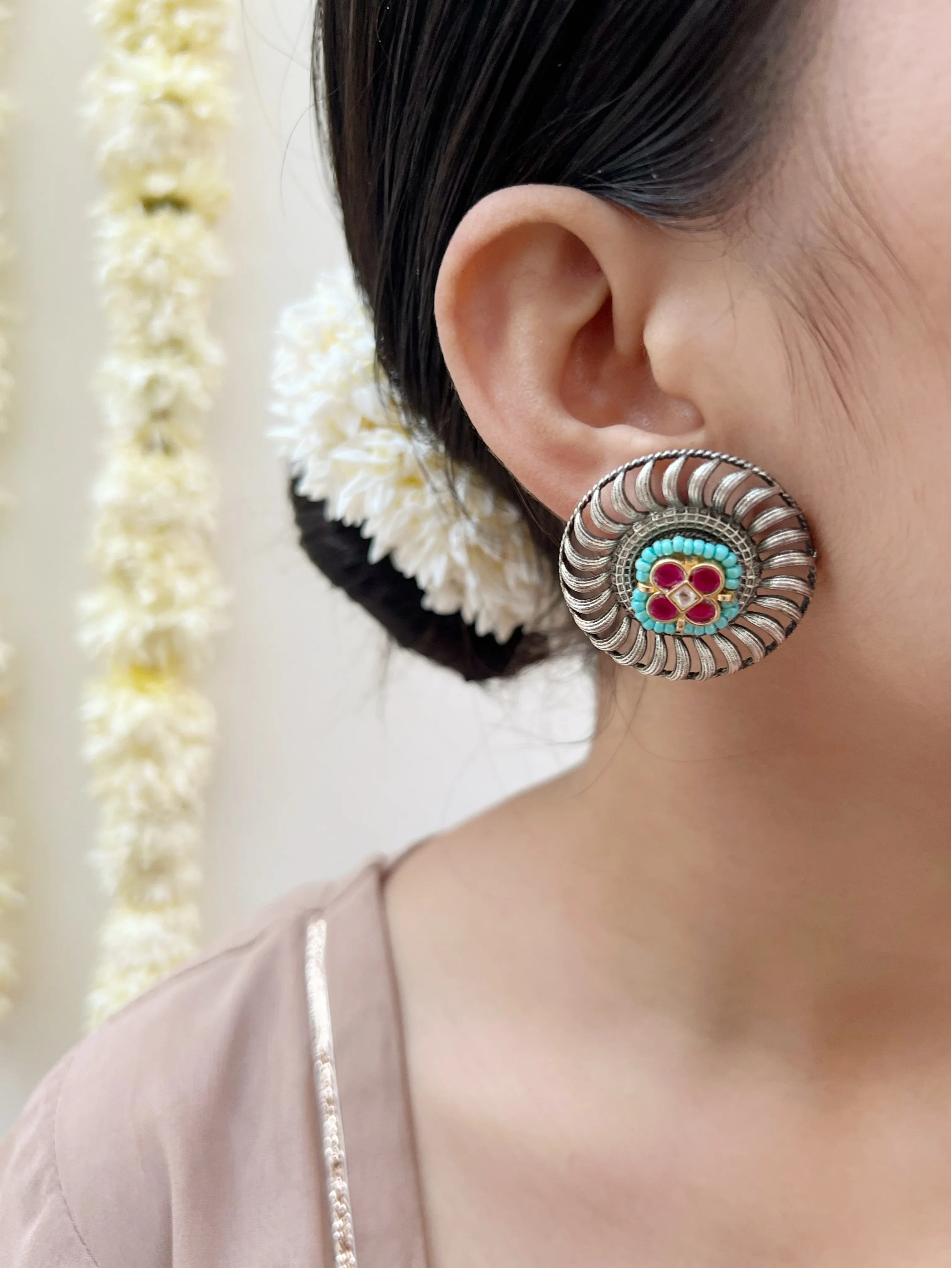 Aura Chandi Studs - Jhaanjhariya