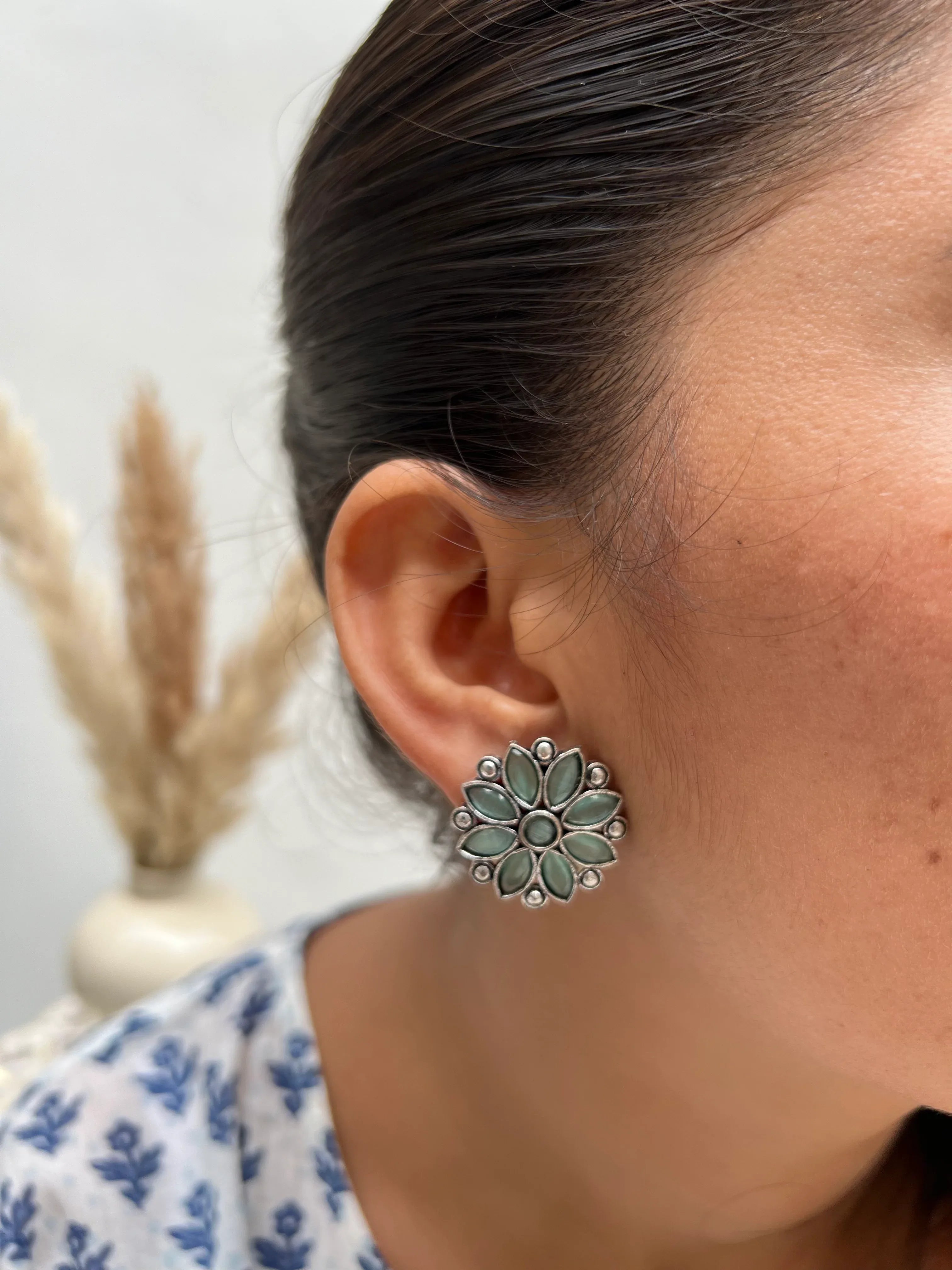 Nirupa - Jhaanjhariya