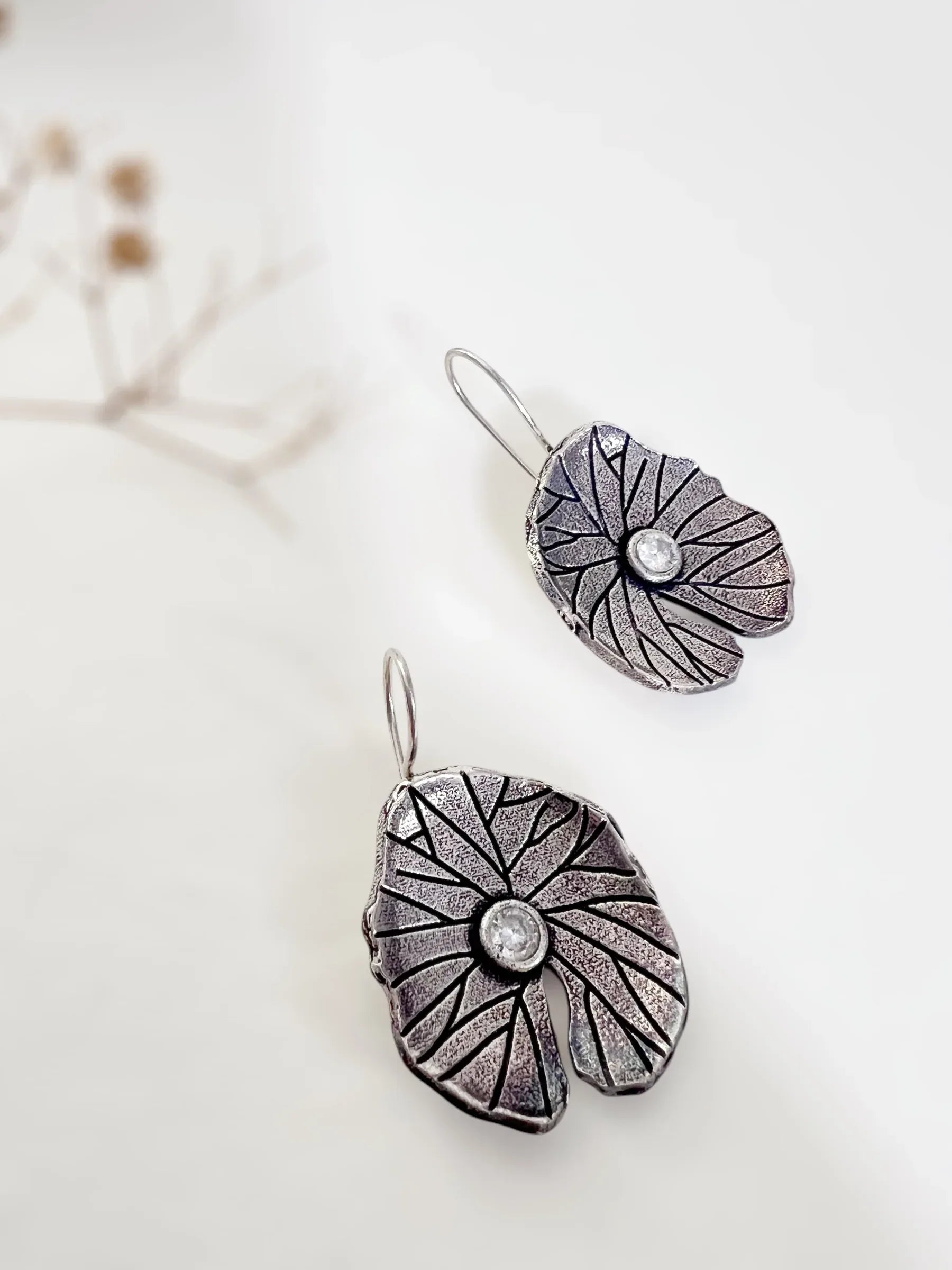 MonoMetal Hook Earring - Jhaanjhariya