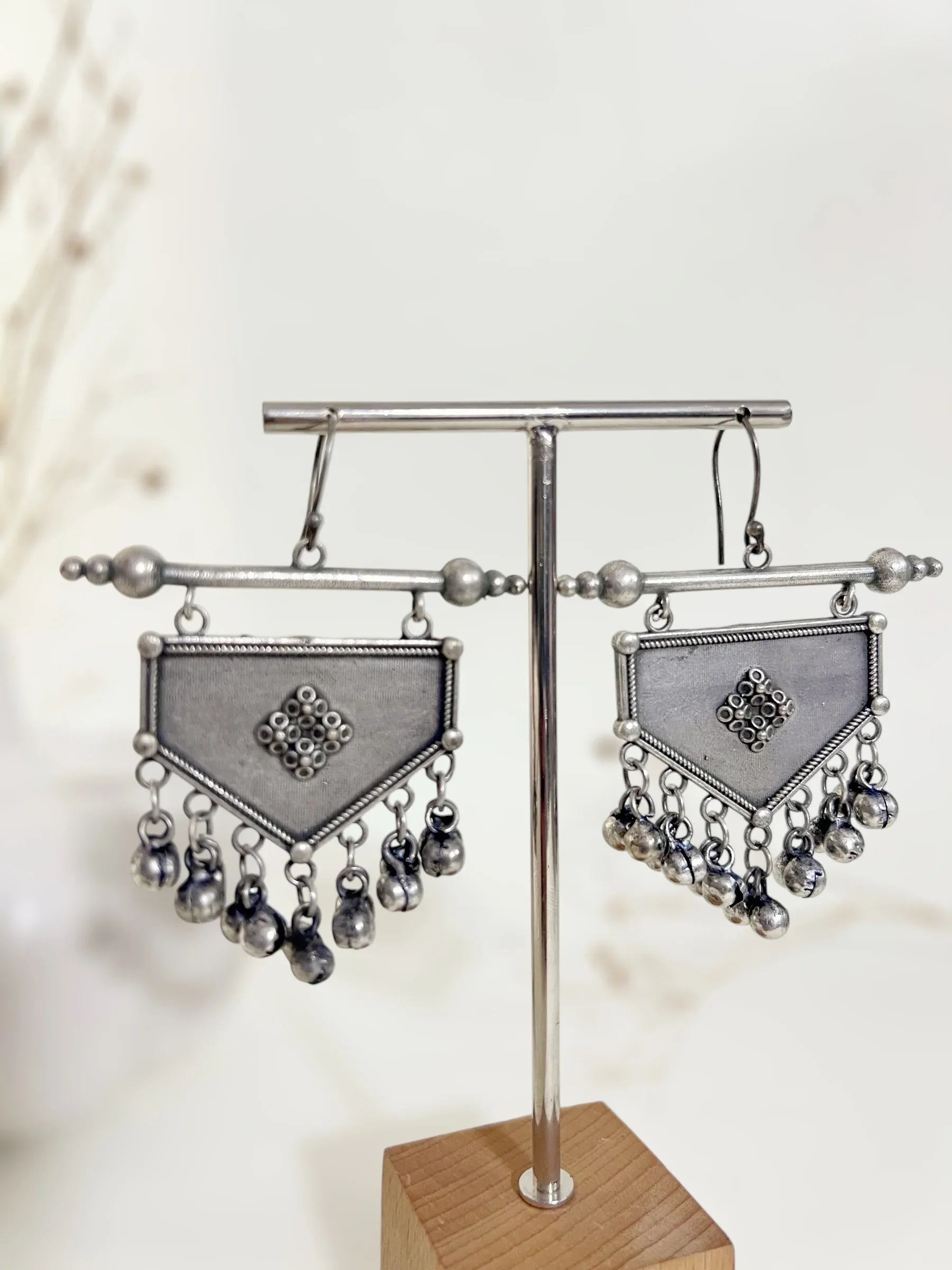 Neutral Bloom Earring - Jhaanjhariya