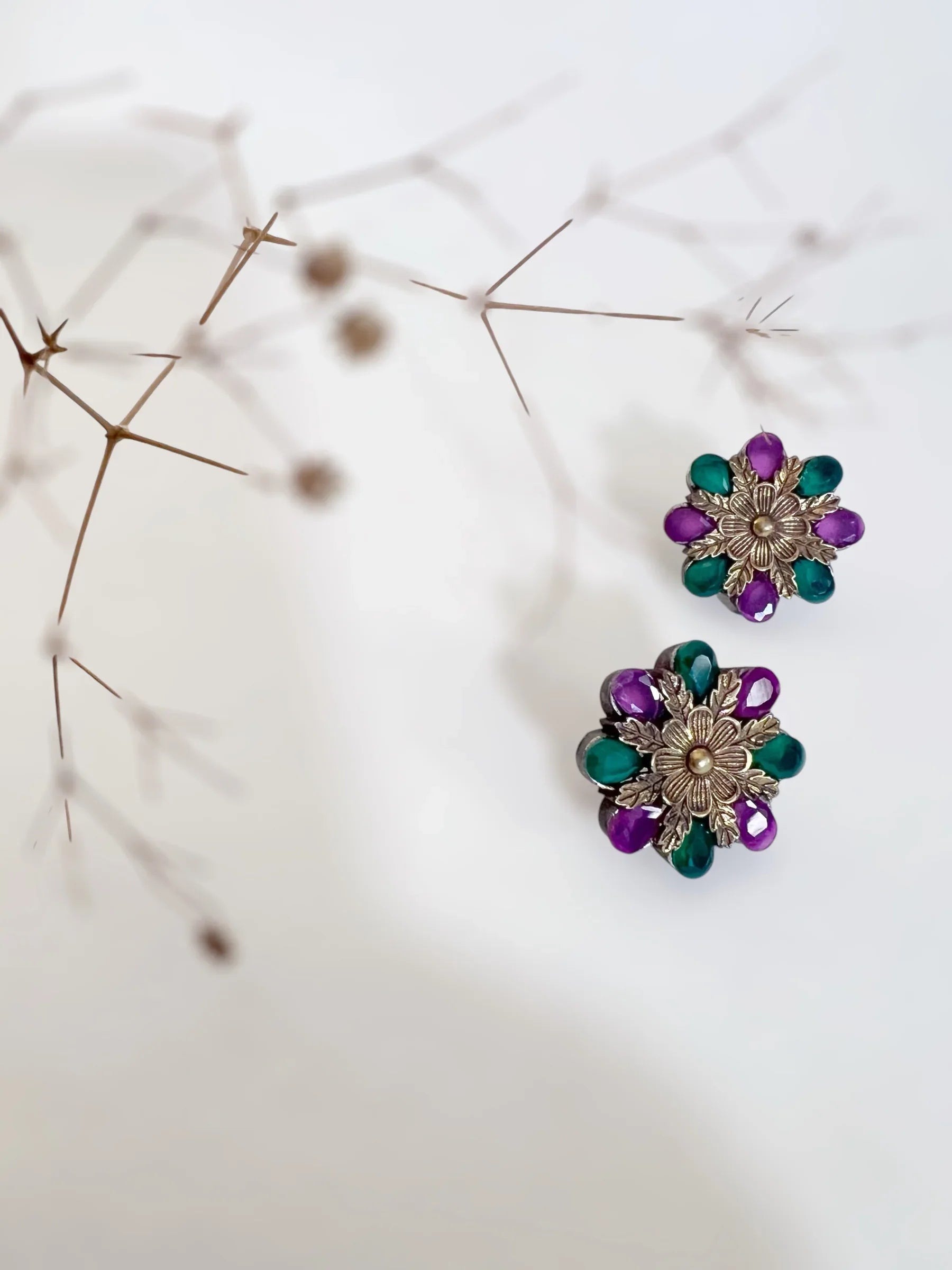 Halo Dust Studs - Jhaanjhariya