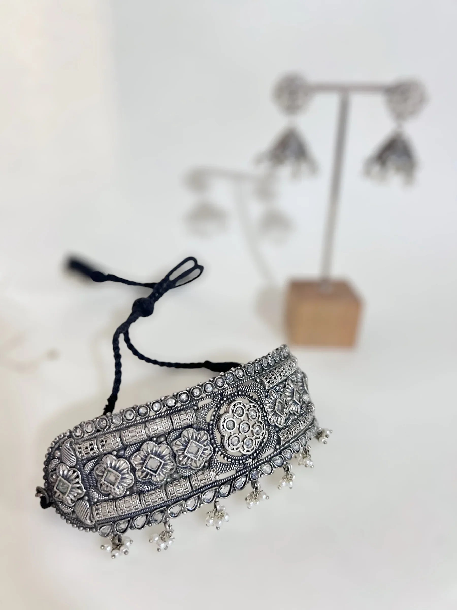 Linea Luxe - Jhaanjhariya