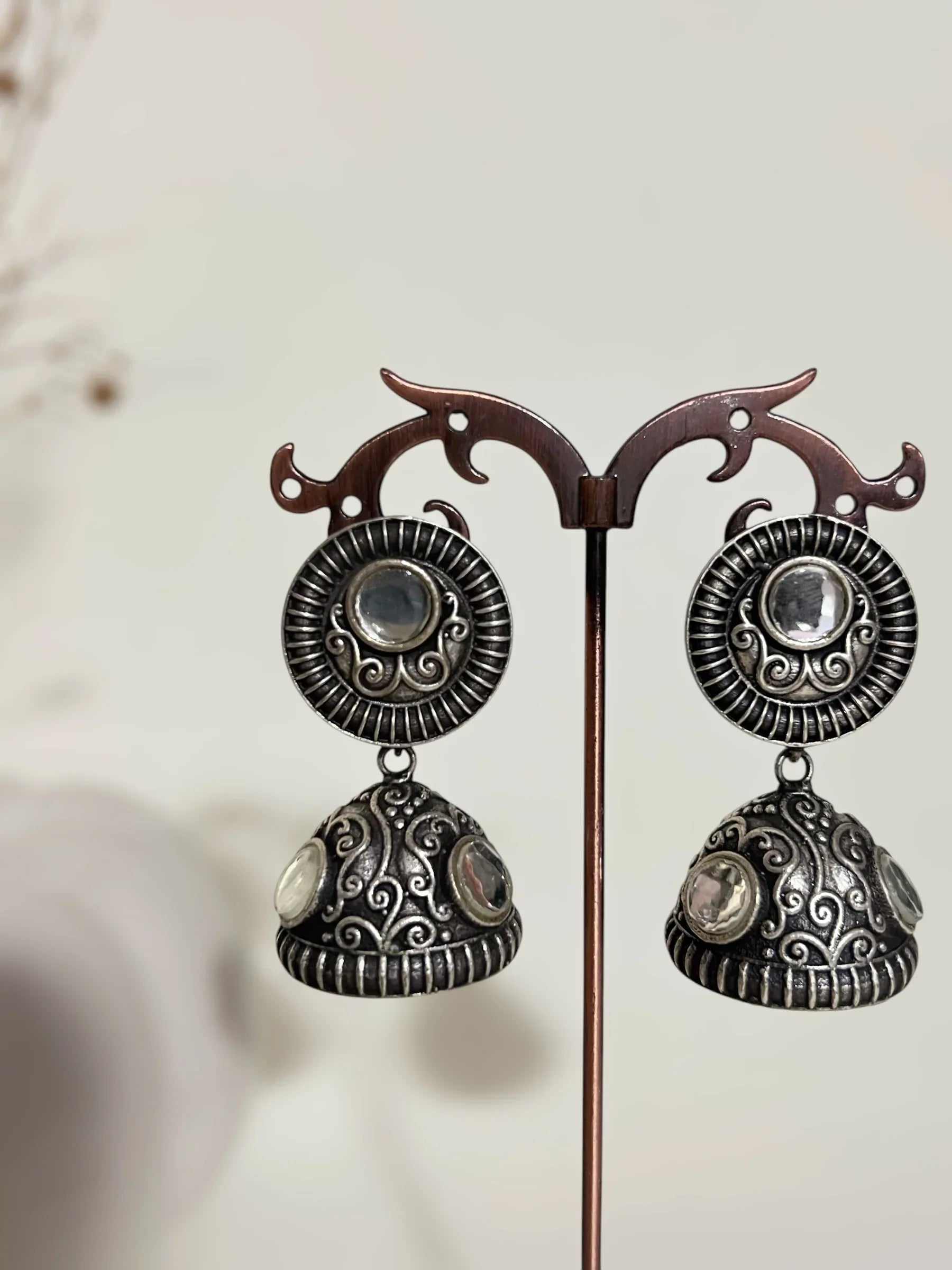 Retro Radiance - Jhaanjhariya