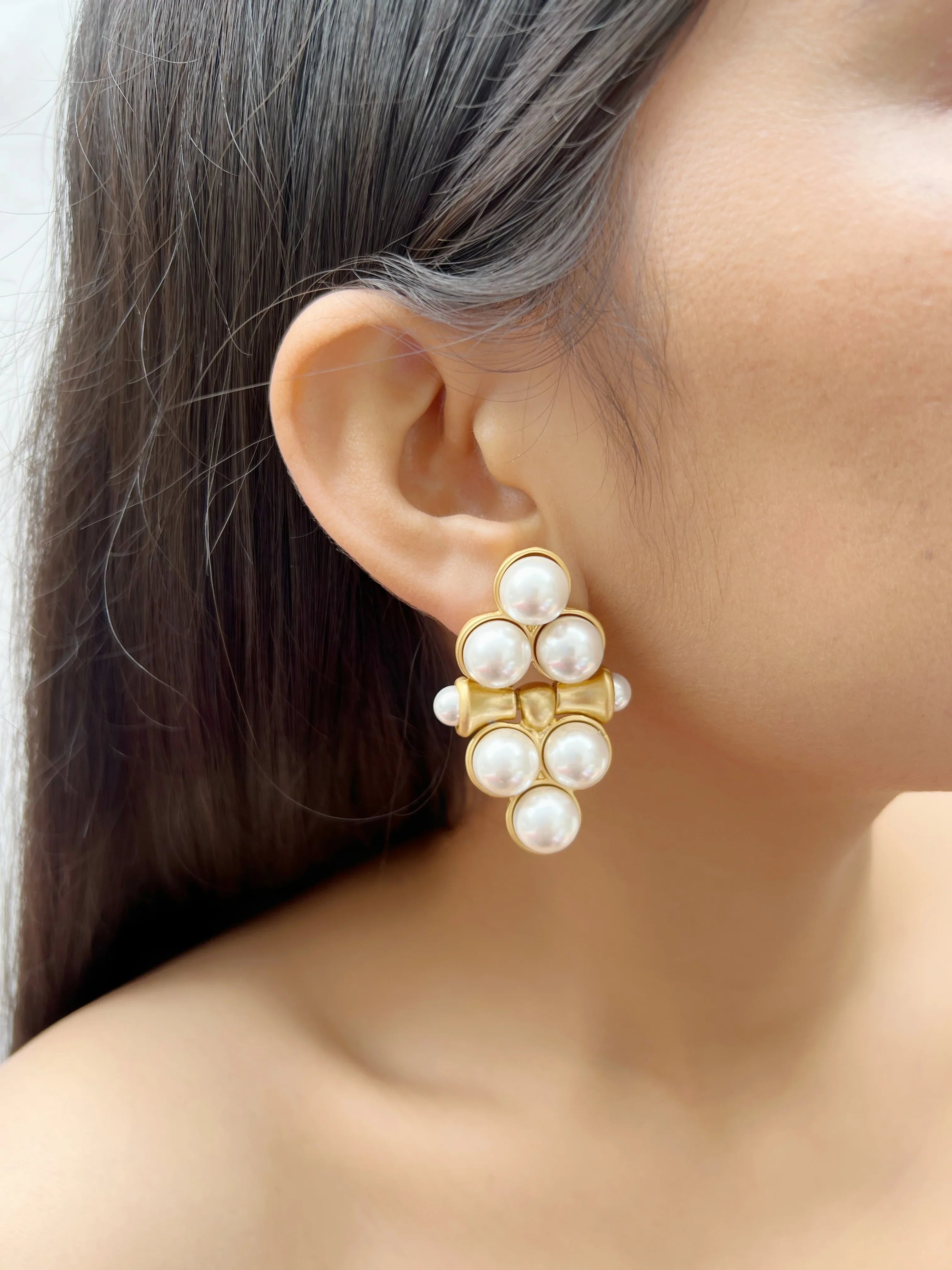 Eloise Pearl Earring - Jhaanjhariya