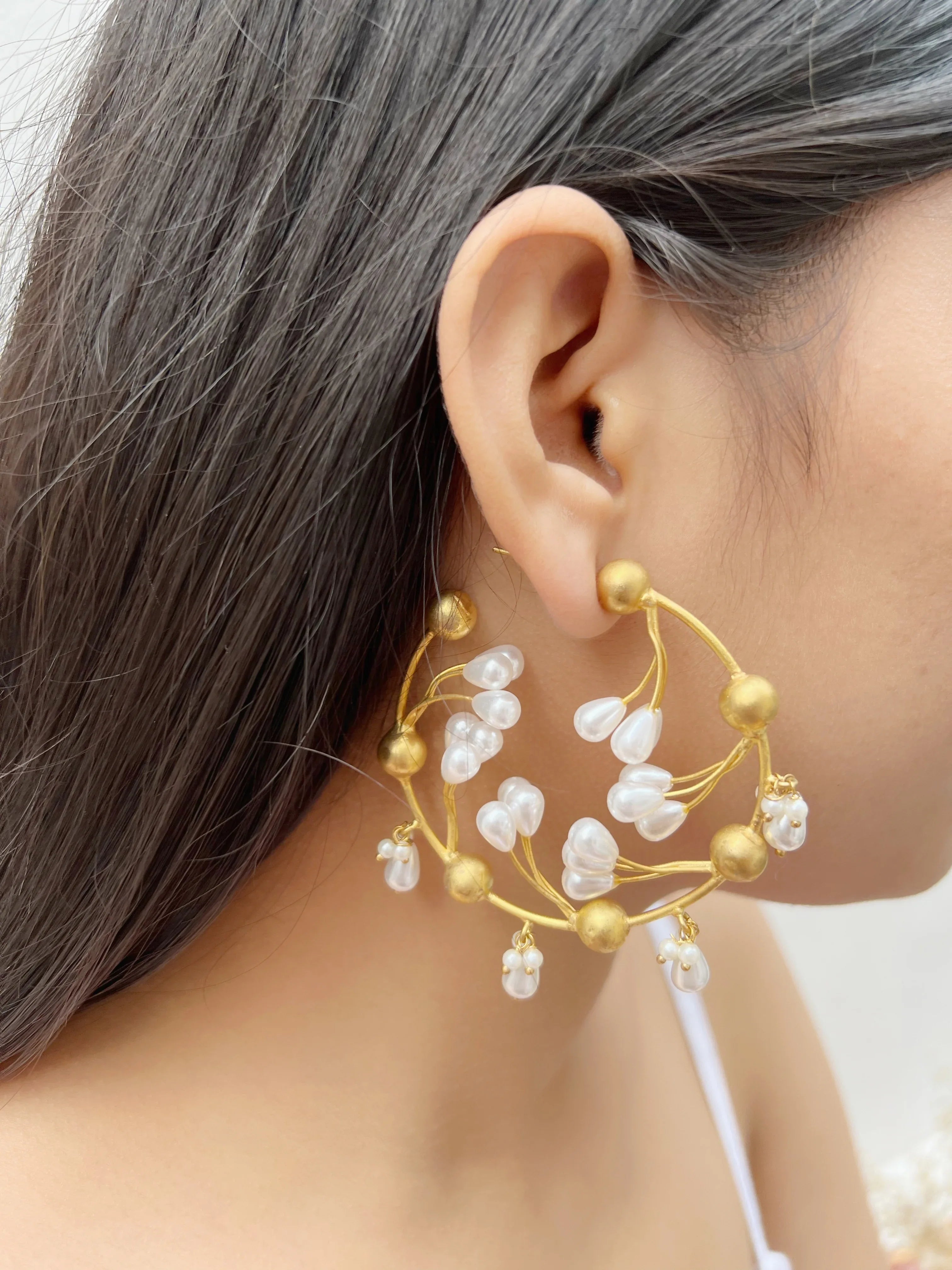 Layla Golden Pearl Earrings - Jhaanjhariya