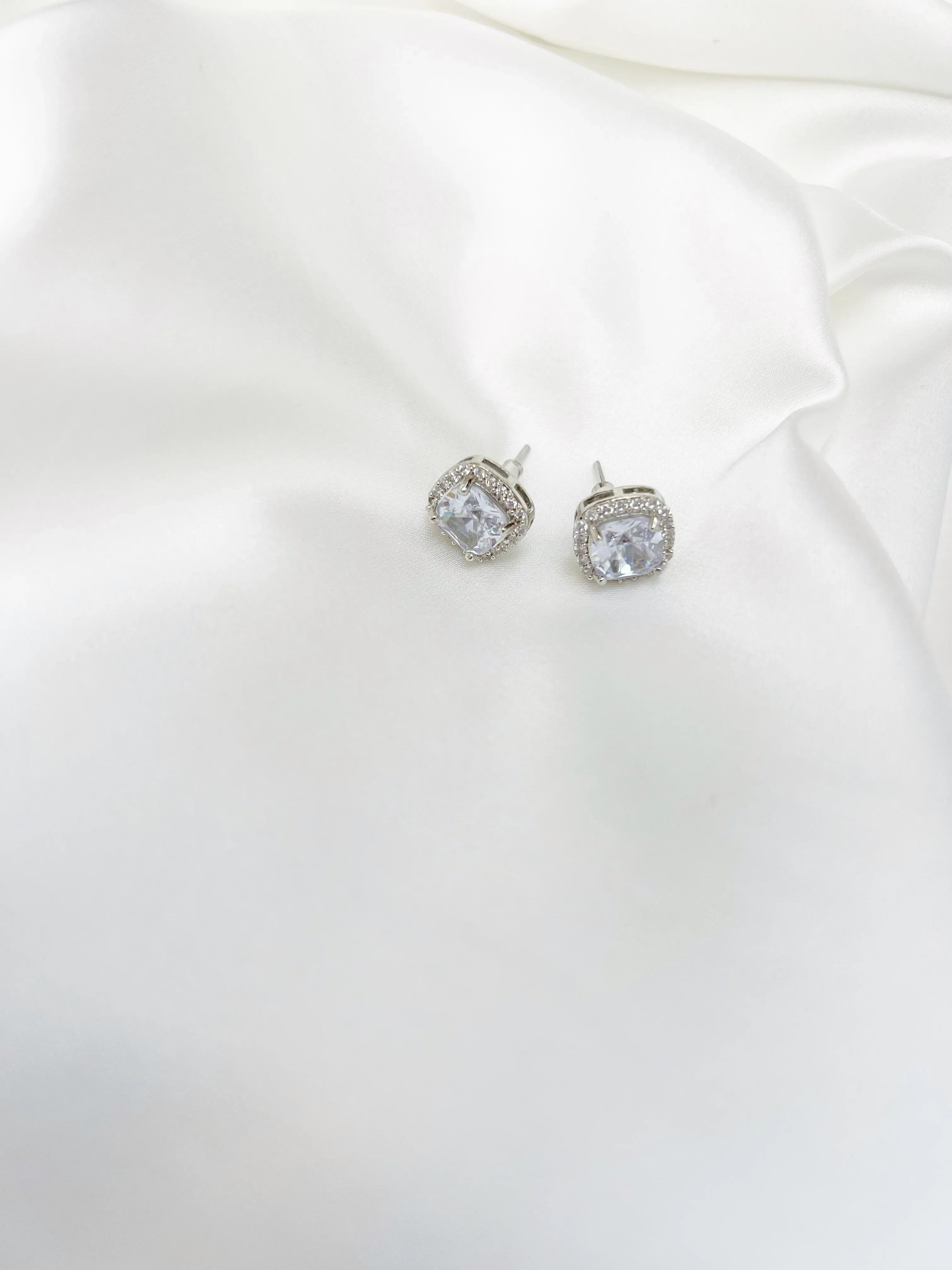 Lottie Studs - Jhaanjhariya