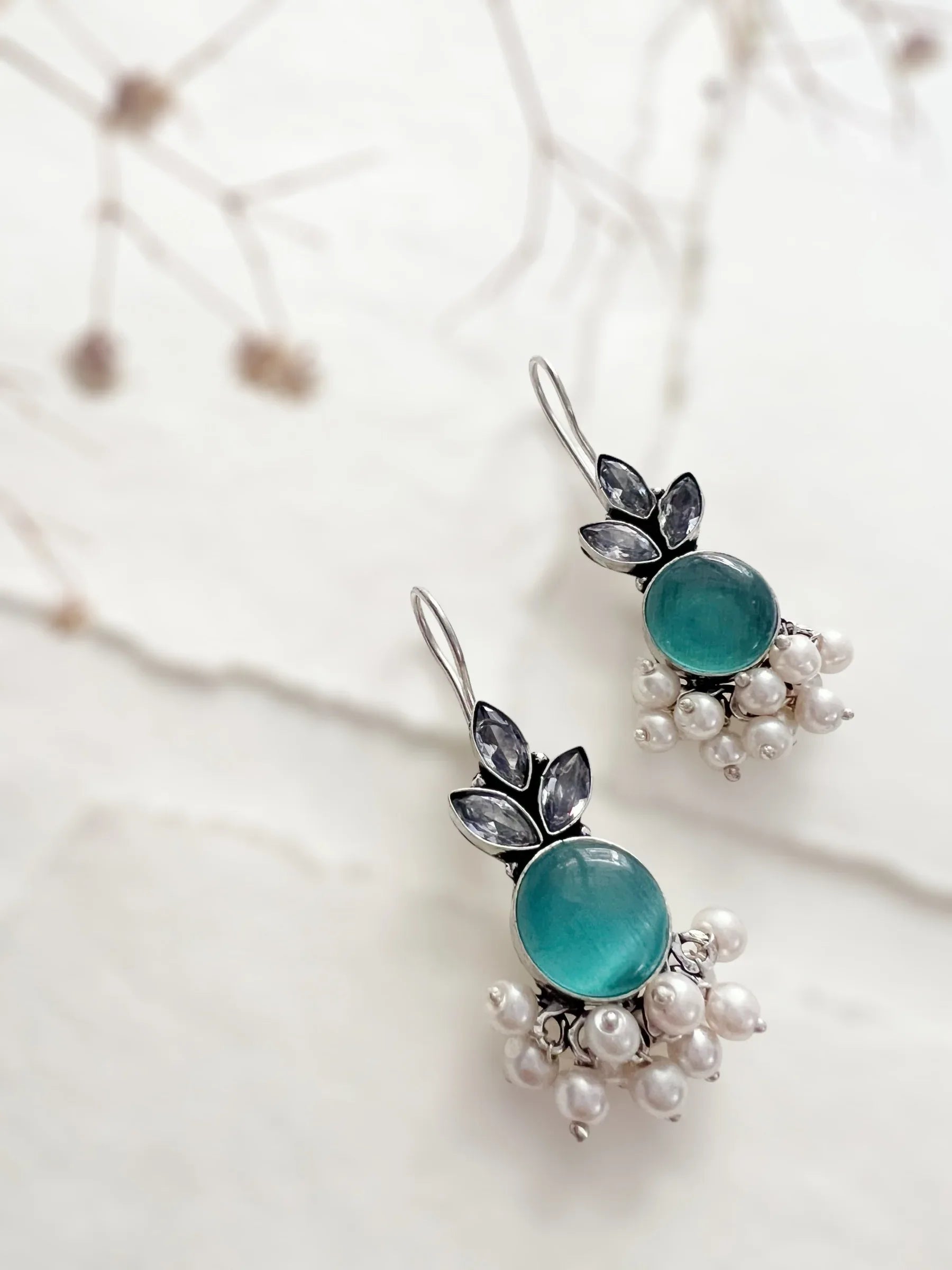 Kelsi Pearl Hook Earring - Jhaanjhariya