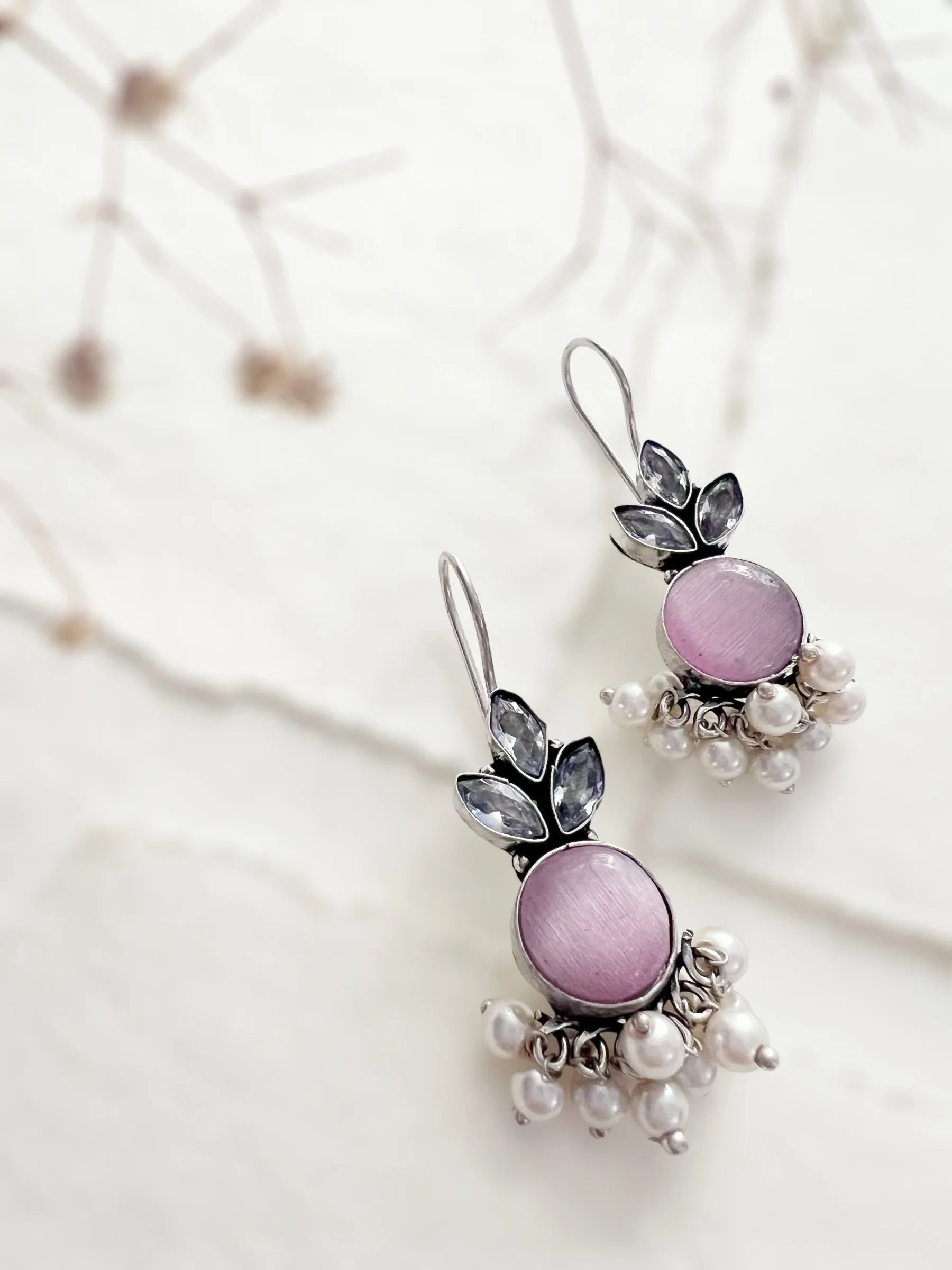 Kelsi Pearl Hook Earring - Jhaanjhariya