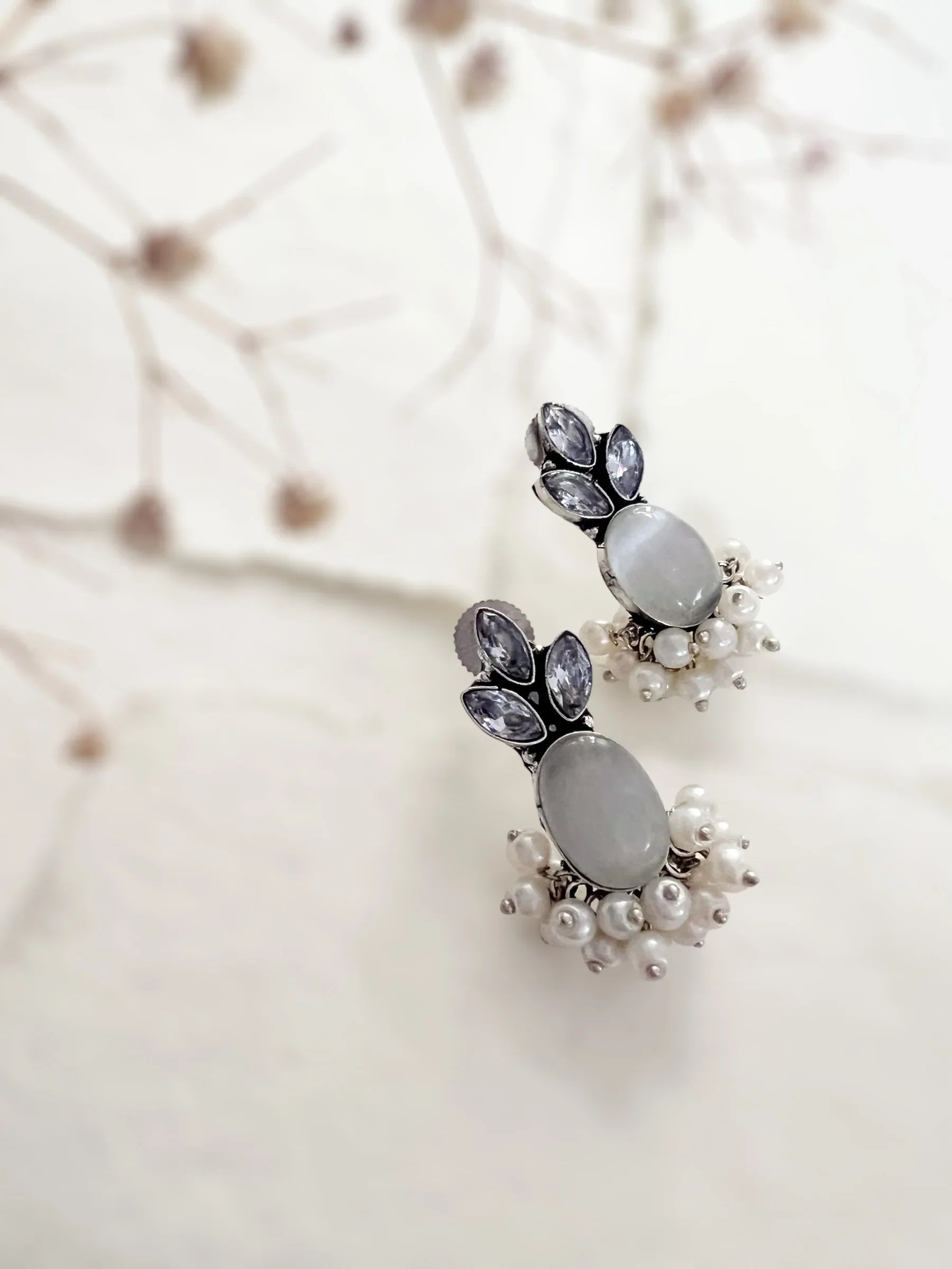 Kelsi Pearl Studs - Jhaanjhariya